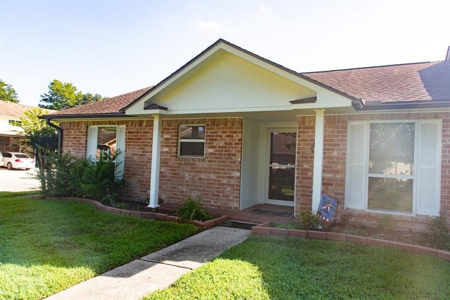 Property photo for 3878 Laura Leigh Drive, Friendswood, TX
