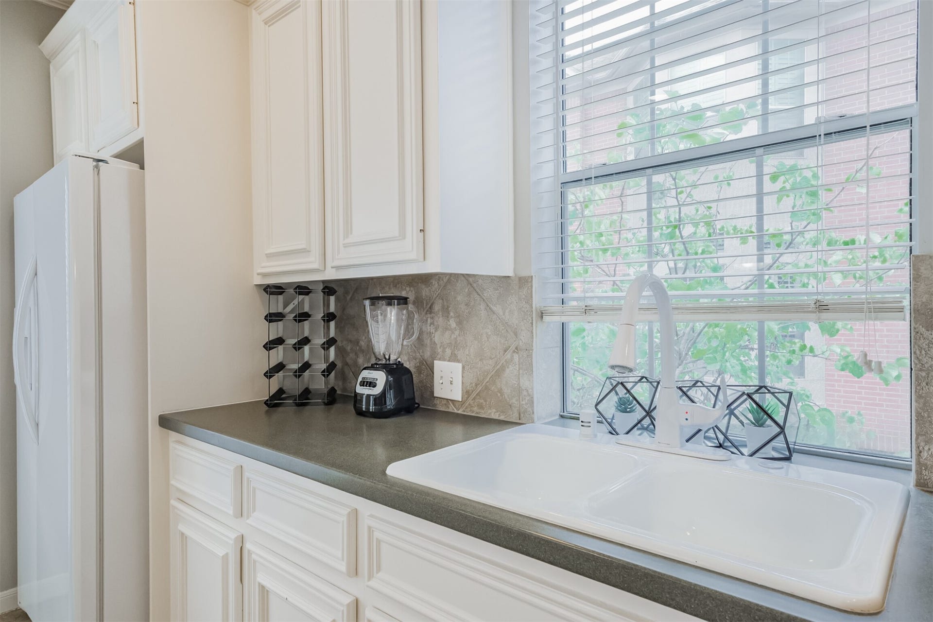 26 Waugh Drive, #A, Houston, TX 77007 26 Waugh Drive, #A, Houston, TX 77007
