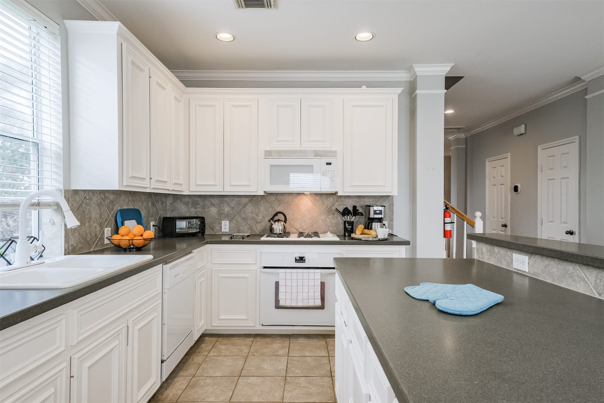 26 Waugh Drive, #A, Houston, TX 77007 26 Waugh Drive, #A, Houston, TX 77007