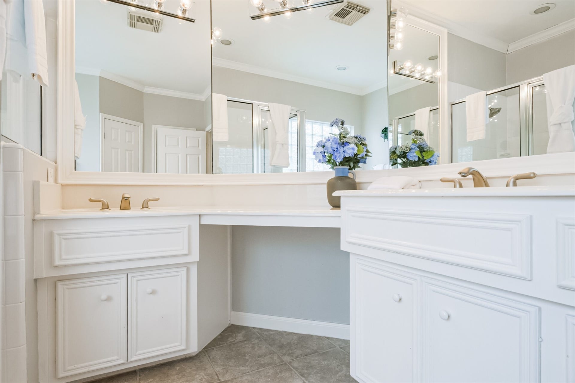 26 Waugh Drive, #A, Houston, TX 77007 26 Waugh Drive, #A, Houston, TX 77007