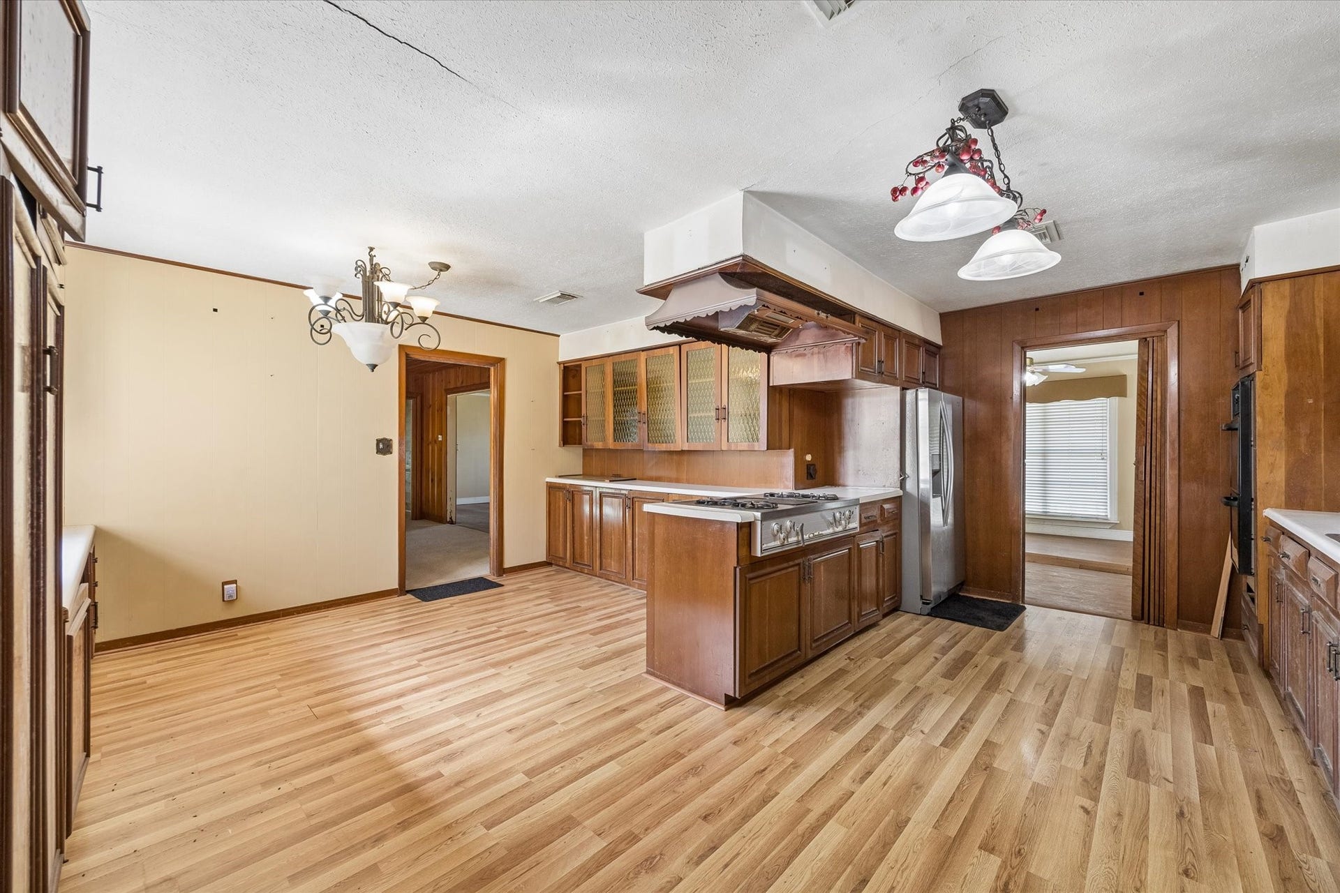 1513 County Road 210, Angleton, TX 77515
