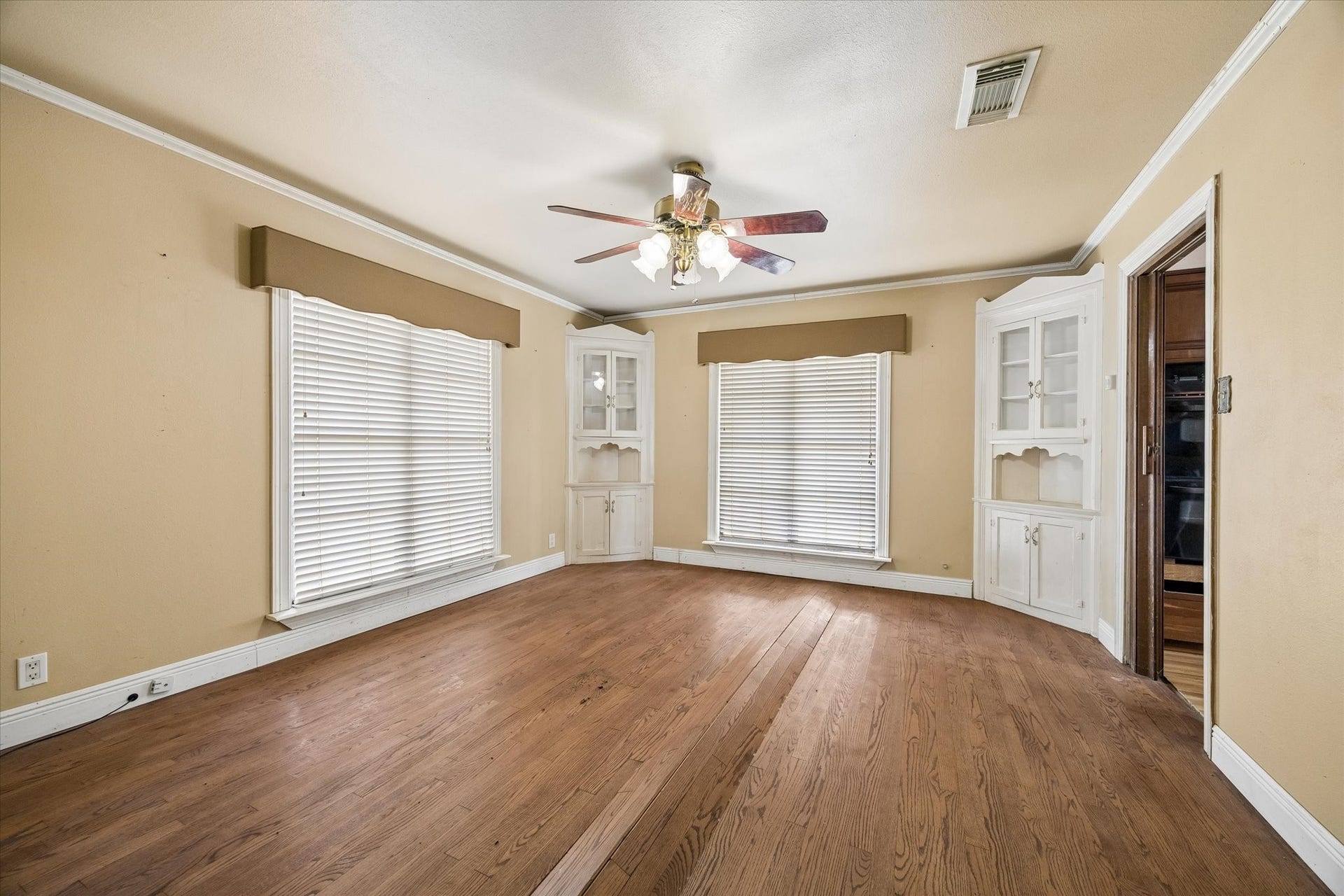 1513 County Road 210, Angleton, TX 77515