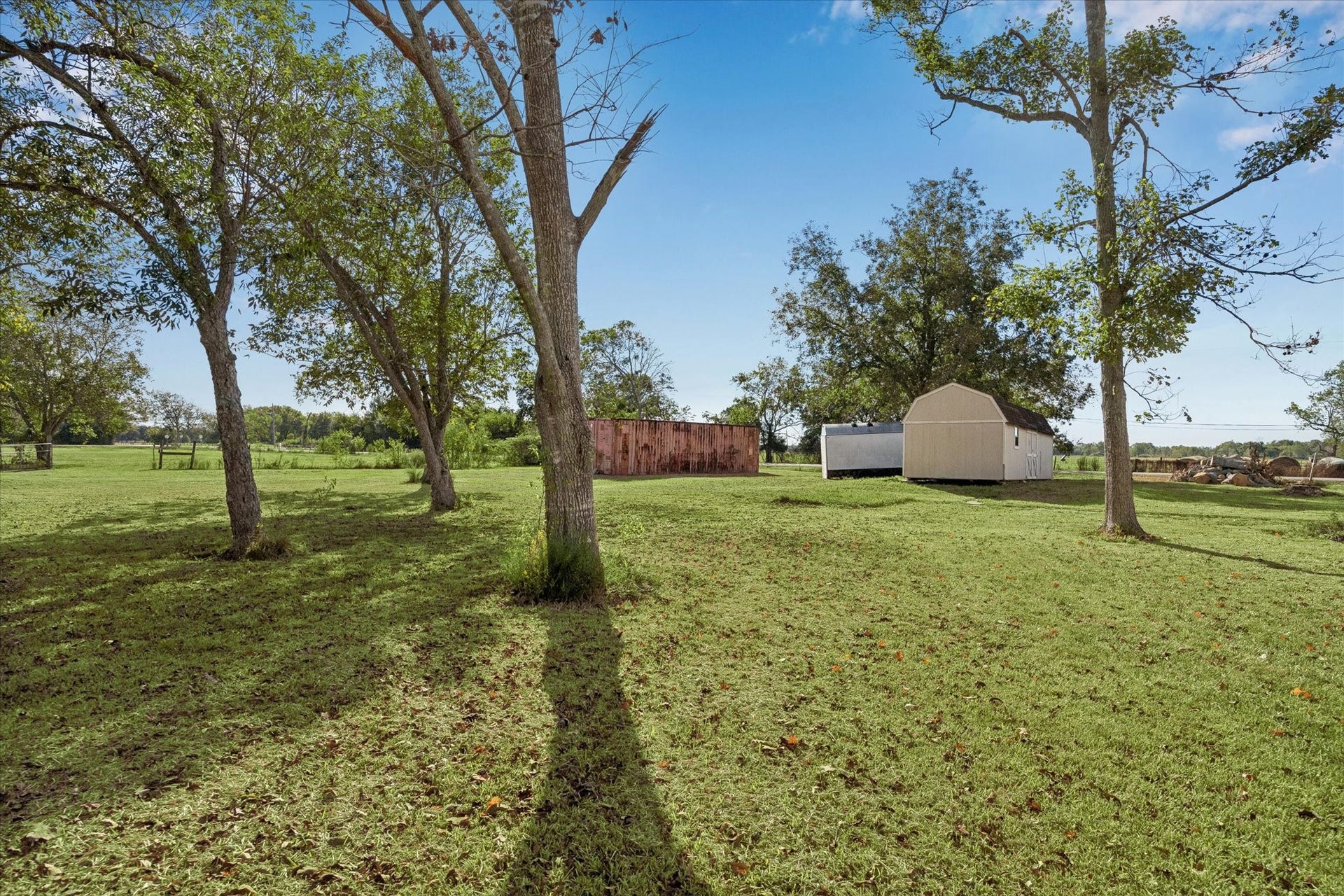 1513 County Road 210, Angleton, TX 77515