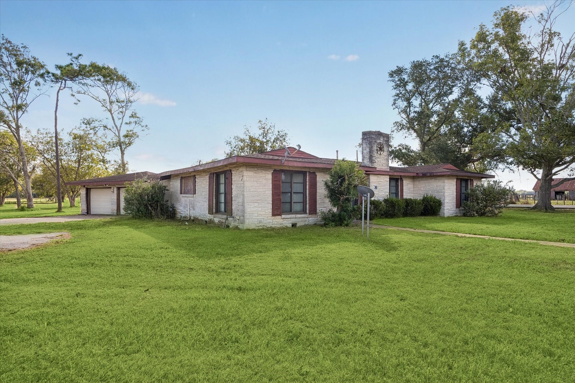 1513 County Road 210, Angleton, TX 77515