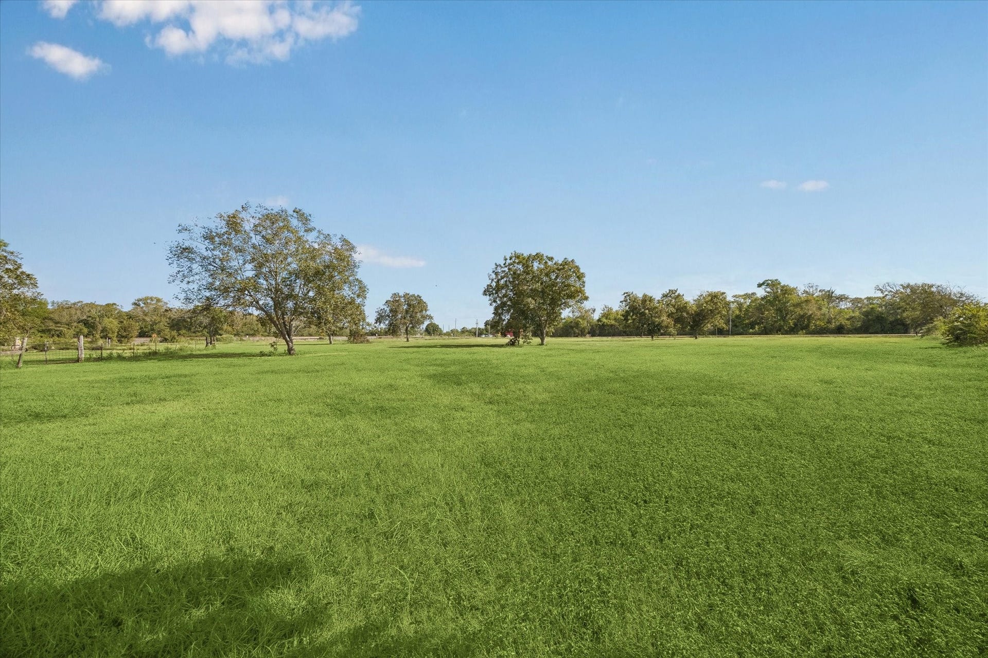 1513 County Road 210, Angleton, TX 77515