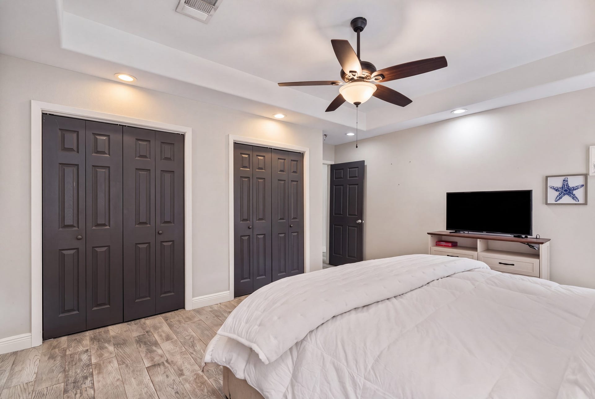 315 Greenpark Drive, Houston, TX 77079 Primary