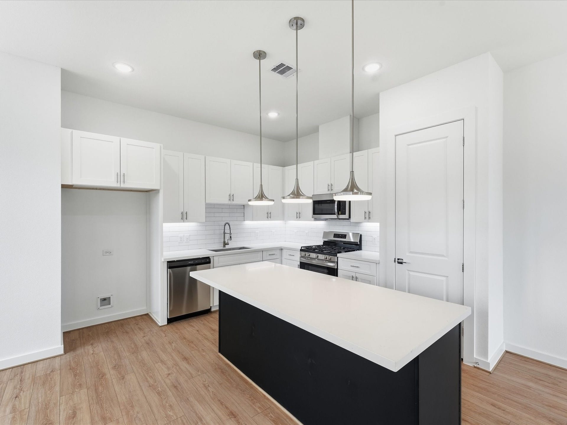 7451 LaSalette St, Houston, TX 77021 7451 LaSalette St, Houston, TX 77021