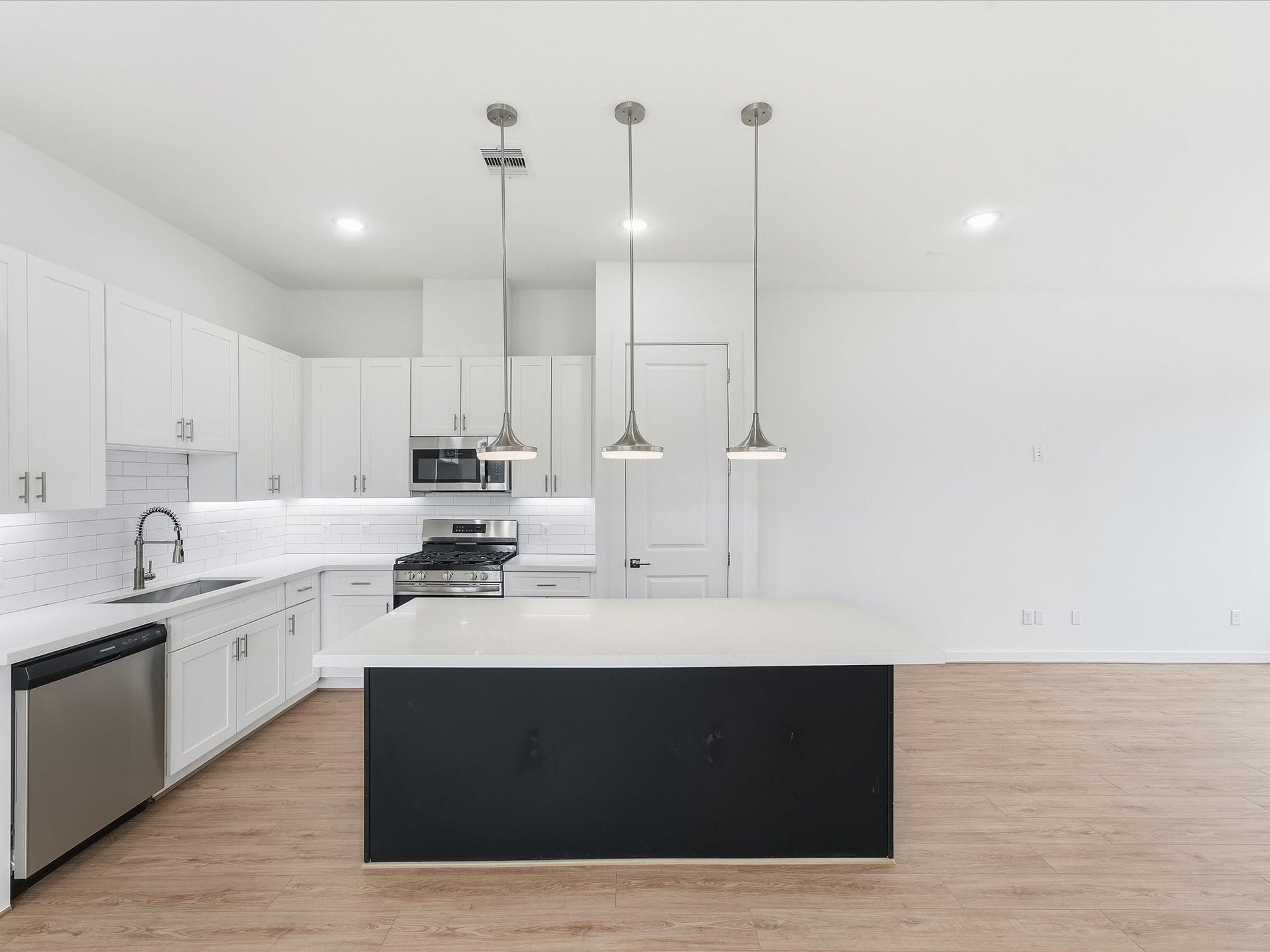 7451 LaSalette St, Houston, TX 77021 7451 LaSalette St, Houston, TX 77021