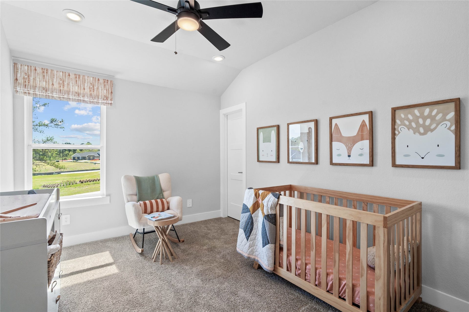 19608 Montgomery Ridge Way, Montgomery, TX 77316 Step into this bright and airy secondary bedroom! It offers a tranquil space to unwind. The large window illuminates the room's sloped ceiling and neutral tones, creating a cheerful and airy environment. This room features a walk-in closet.