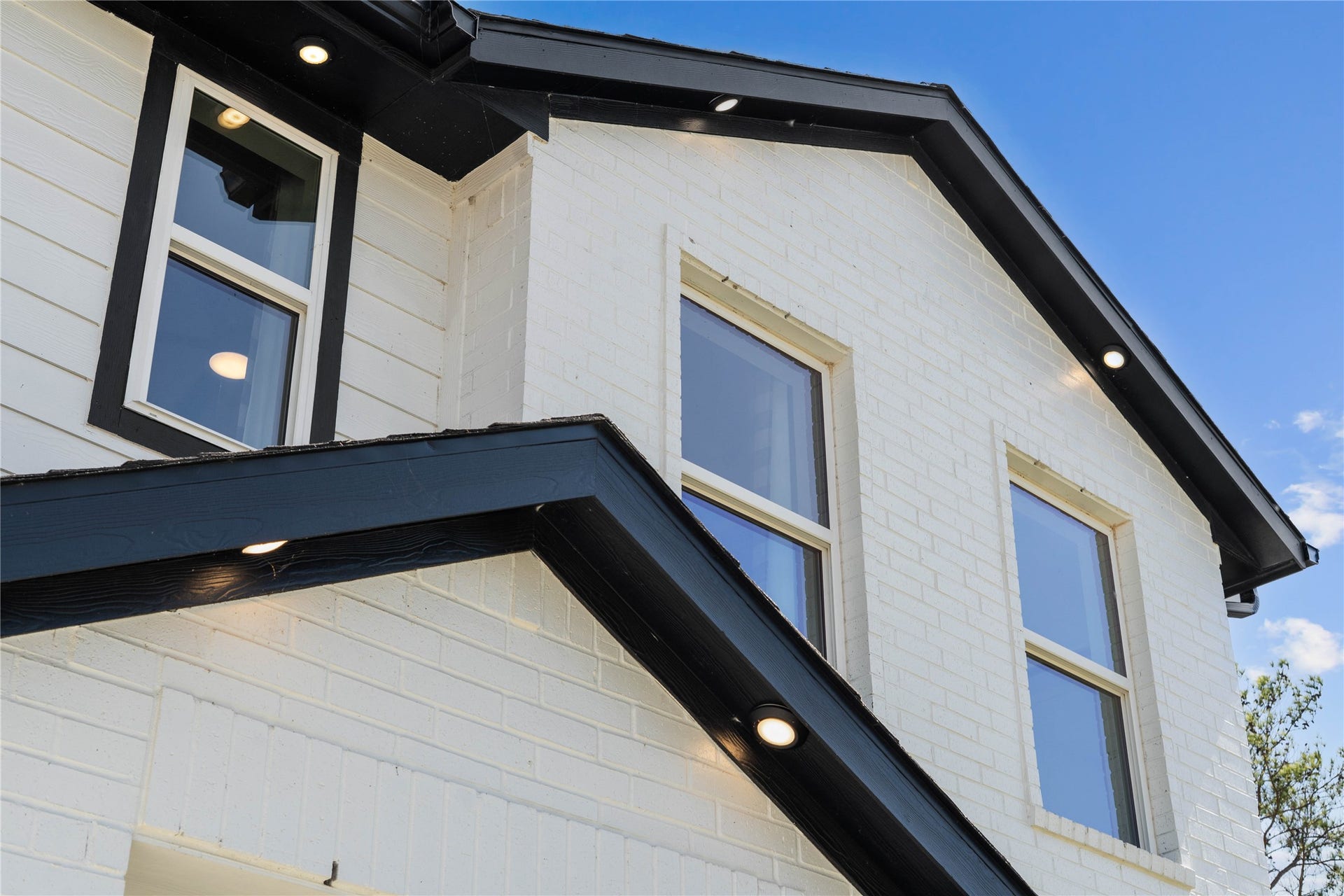 19608 Montgomery Ridge Way, Montgomery, TX 77316 Make a bold statement with this stunning modern elevation, showcasing a high-contrast palette of crisp white siding and bold black architectural accents. The sophisticated roofline is defined by integrated recessed soffit lighting, providing an elegant nighttime glow and exceptional curb appeal.