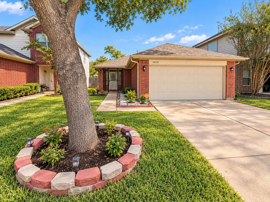 Property photo for 15519 Hinsdale Springs Lane, Houston, TX