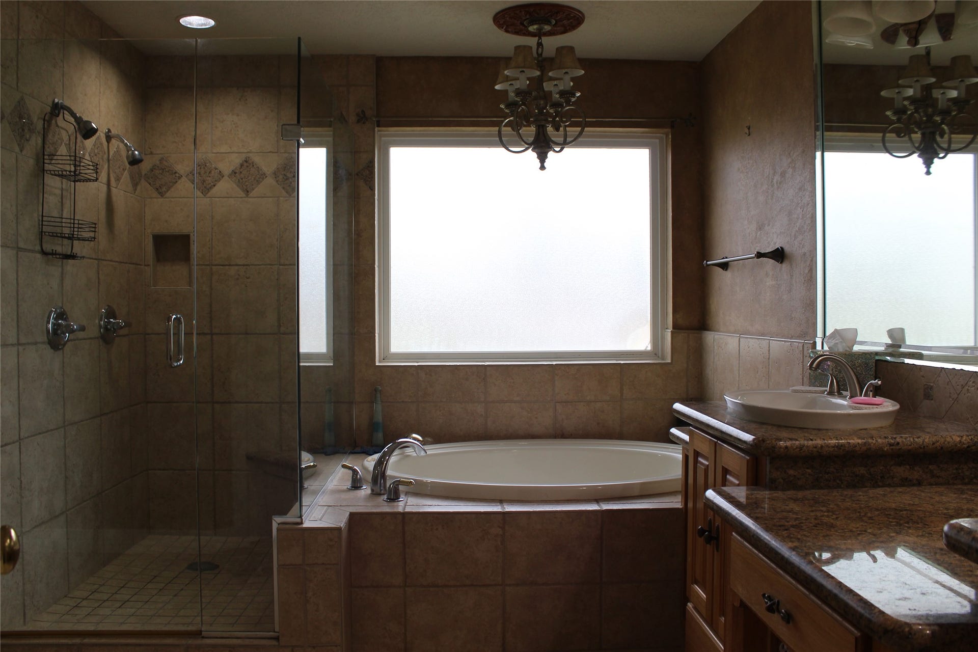 1107 Glenshannon Avenue, Friendswood, TX 77546 En suite bathroom