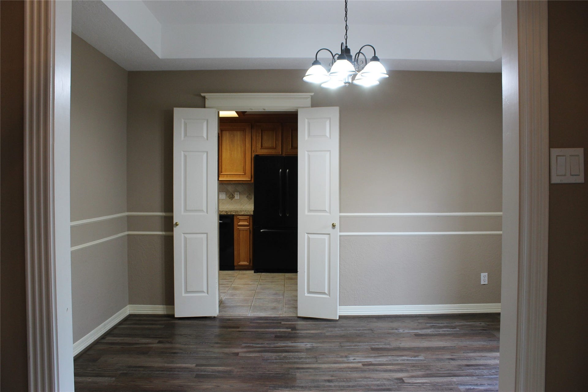 1107 Glenshannon Avenue, Friendswood, TX 77546 Dining room showing double doors to kitchen