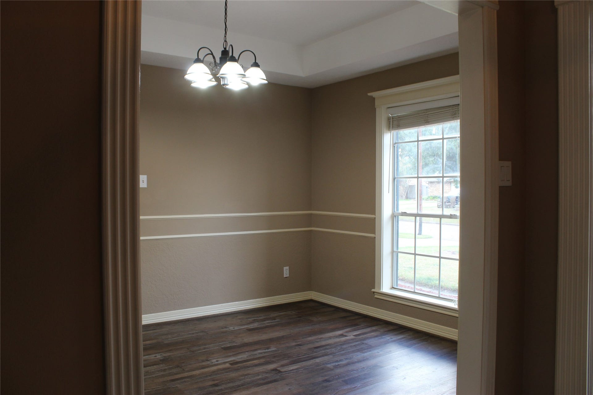 1107 Glenshannon Avenue, Friendswood, TX 77546 Dining room