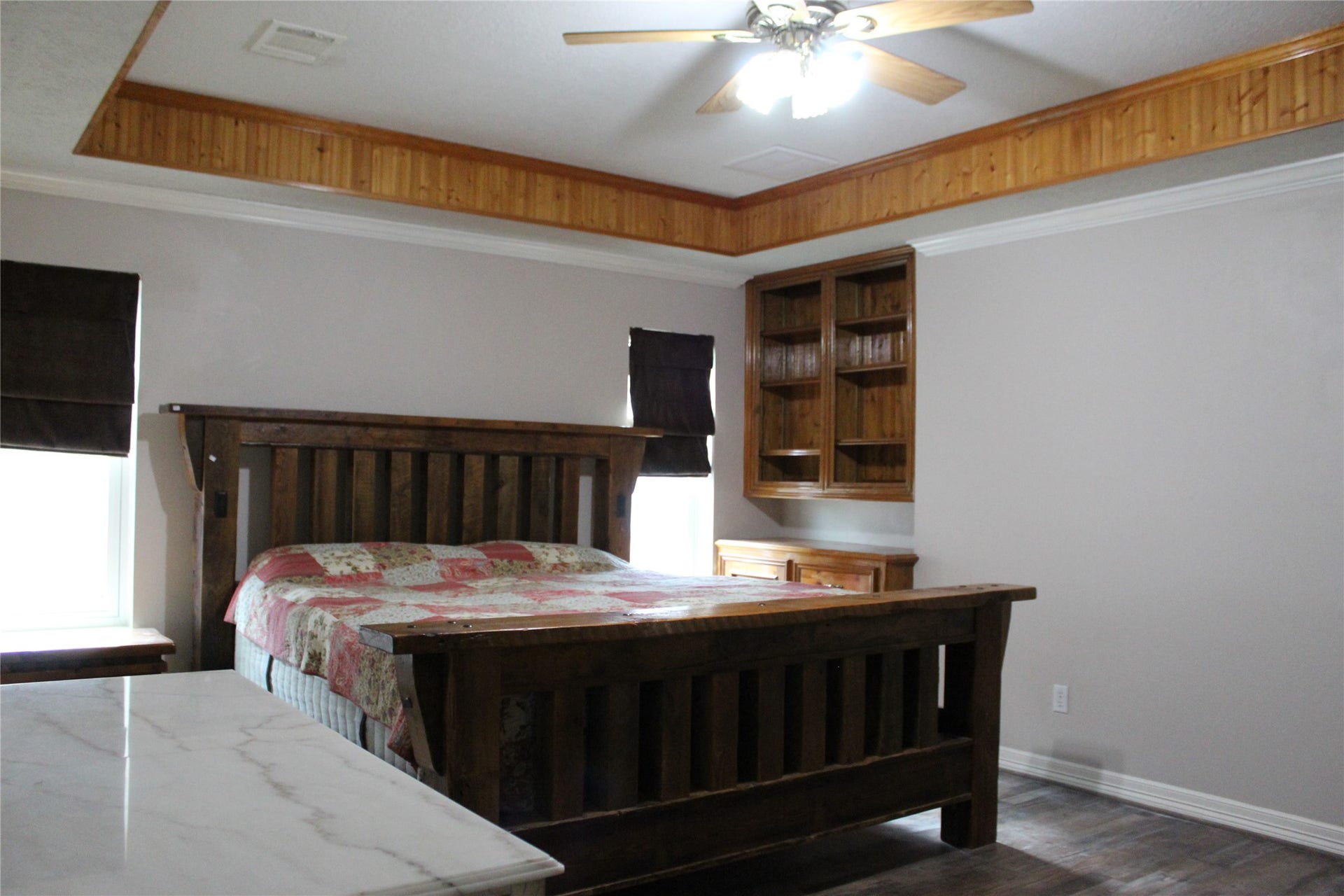 1107 Glenshannon Avenue, Friendswood, TX 77546 Master bedroom with custom tray ceiling