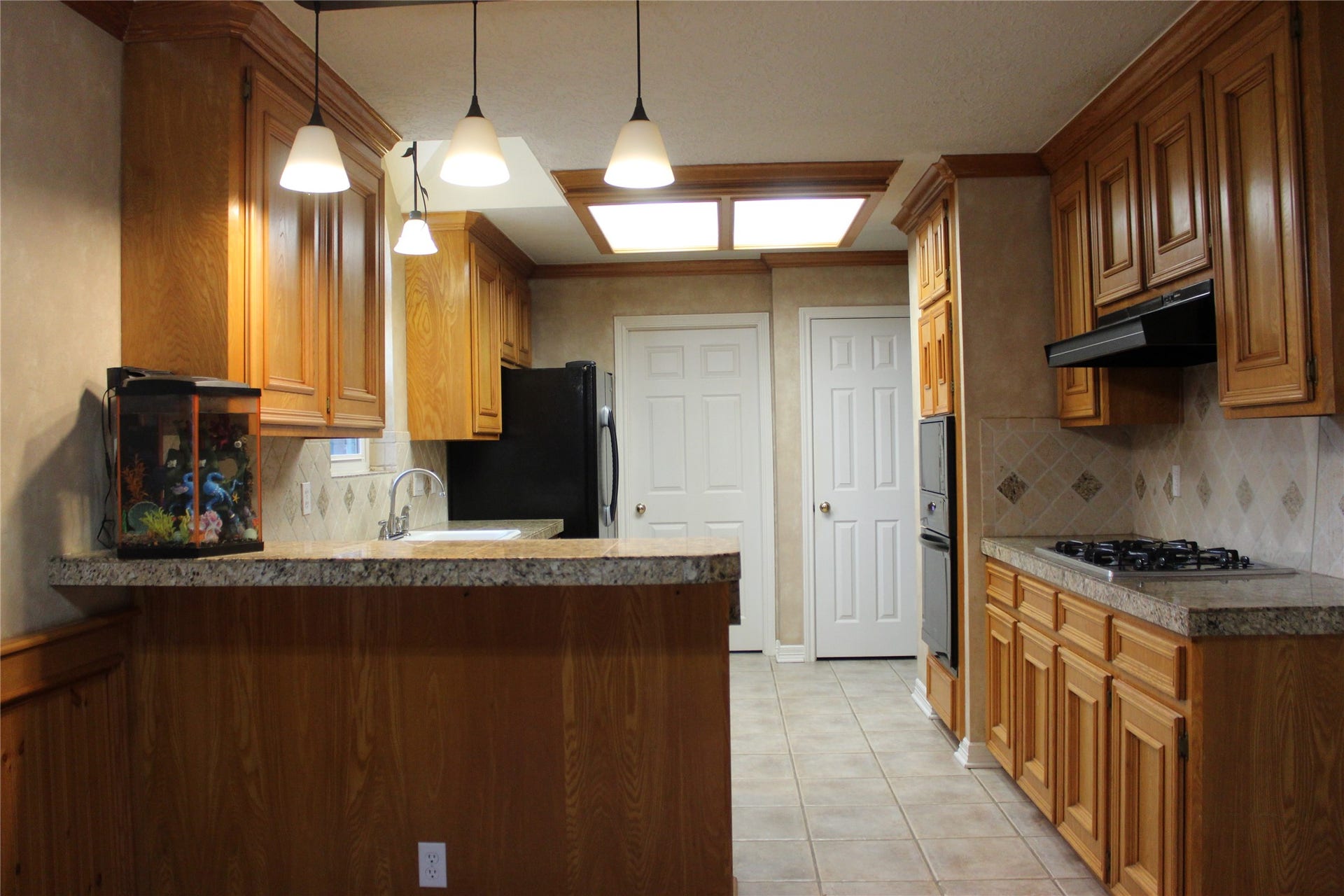 1107 Glenshannon Avenue, Friendswood, TX 77546 Breakfast bar in kitchen