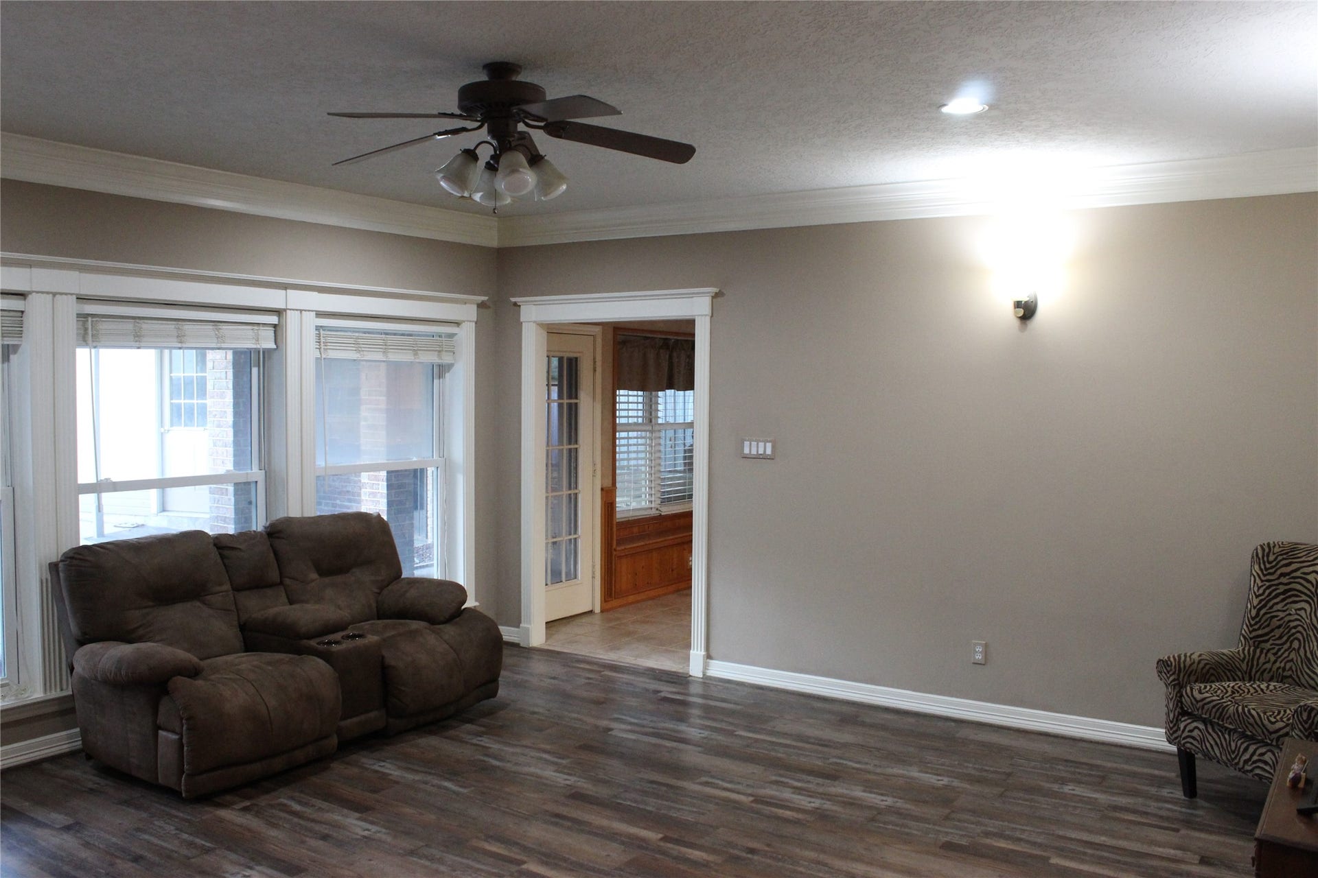 1107 Glenshannon Avenue, Friendswood, TX 77546 Living room leading to breakfast area