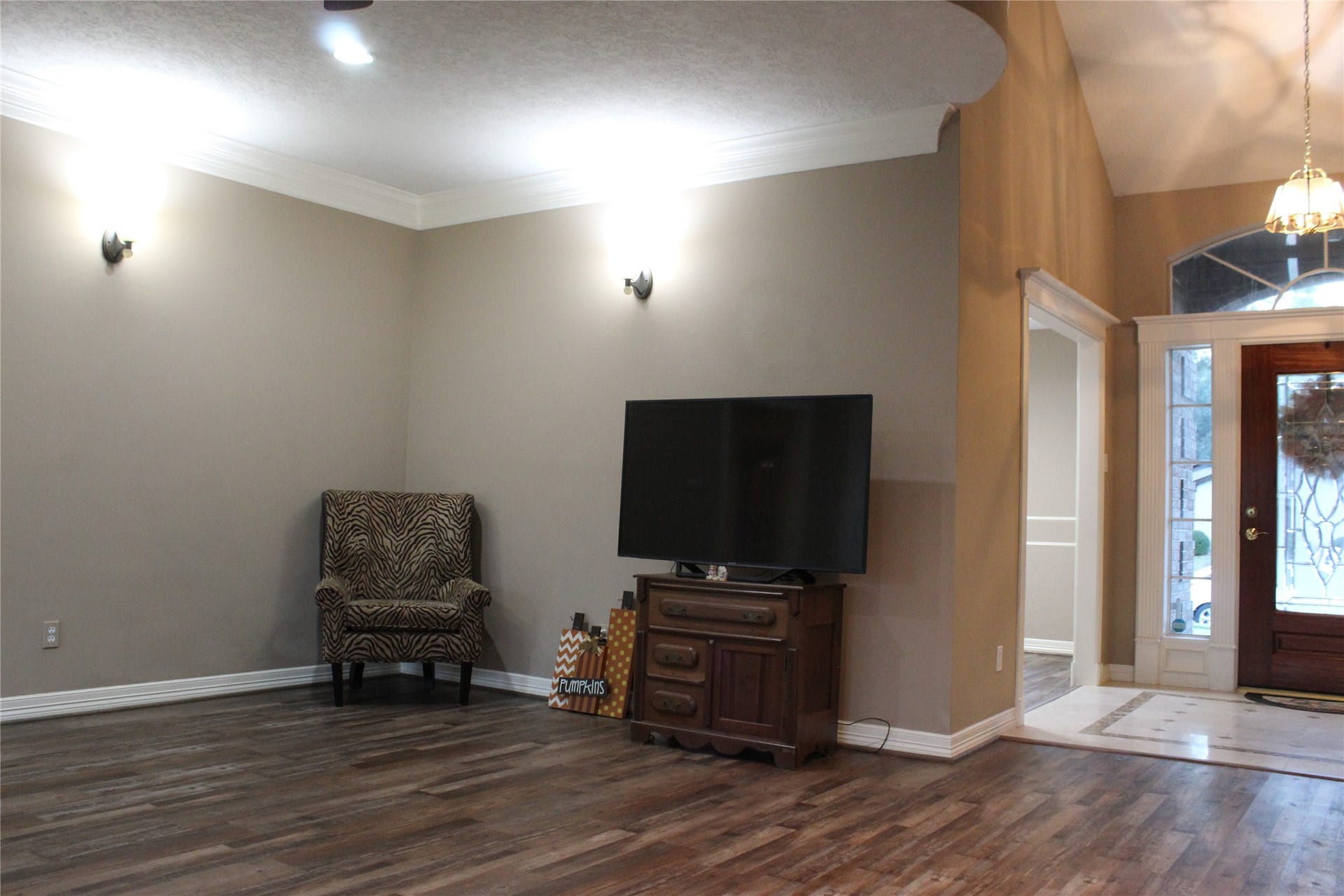 1107 Glenshannon Avenue, Friendswood, TX 77546 Another view of living room