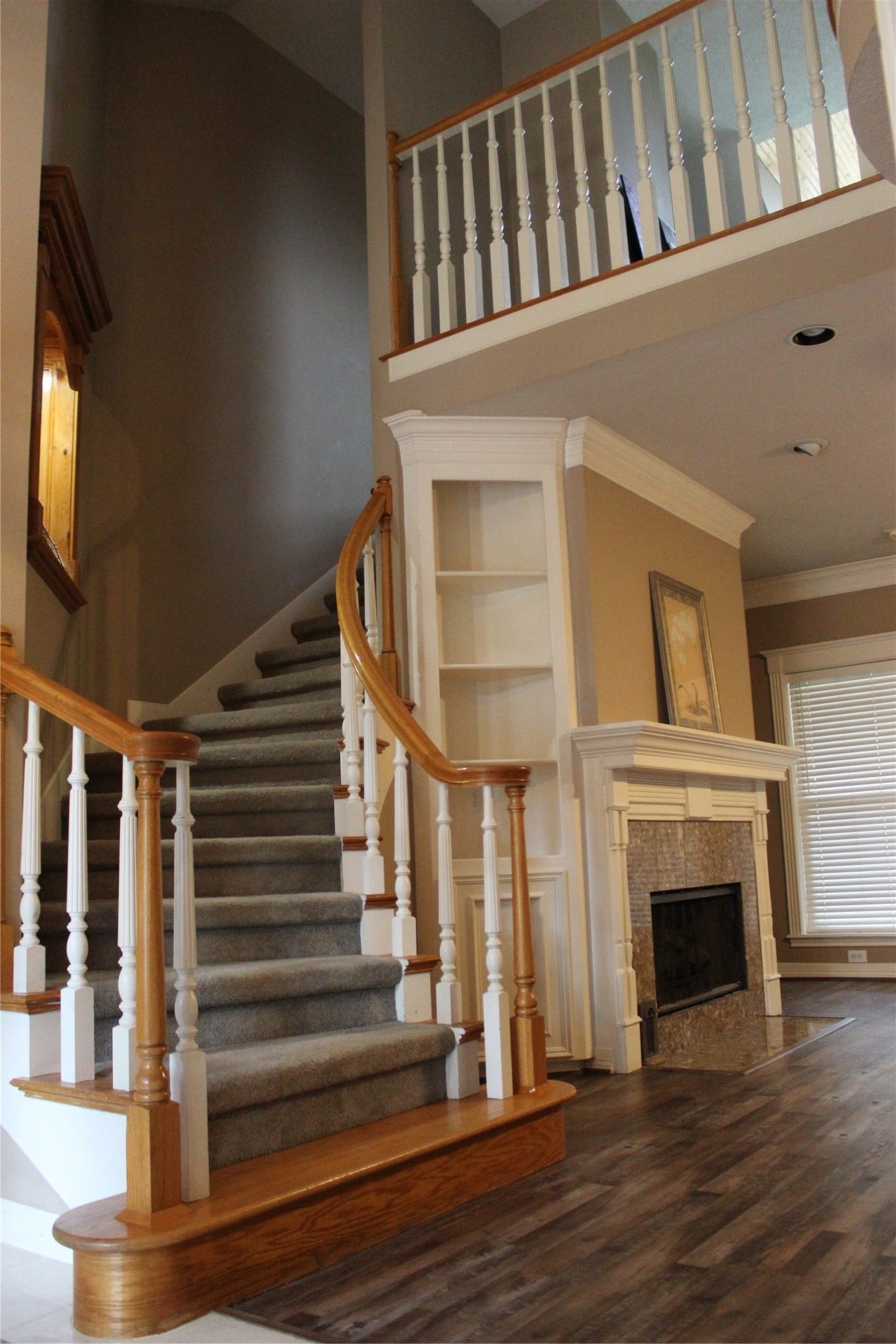 1107 Glenshannon Avenue, Friendswood, TX 77546 Staircase to loft
