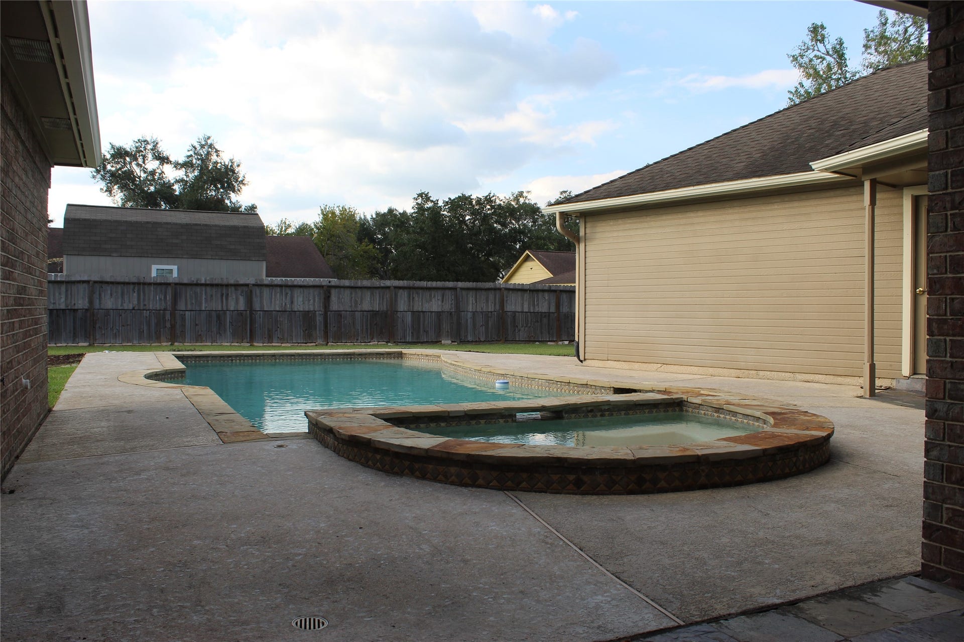 1107 Glenshannon Avenue, Friendswood, TX 77546 1107 Glenshannon Avenue, Friendswood, TX 77546