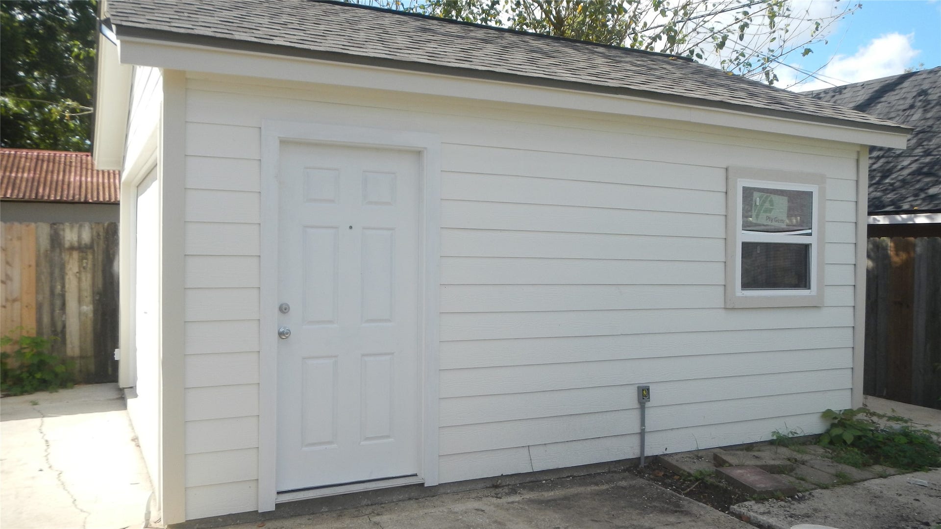 510 Alvin Street, Pasadena, TX 77506 Side view of detached garage