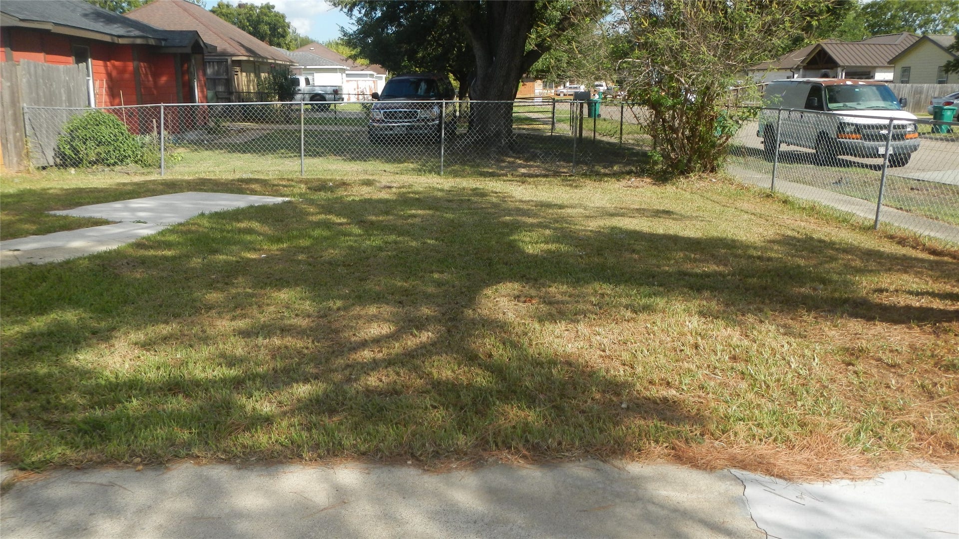 510 Alvin Street, Pasadena, TX 77506 Front spacious yard