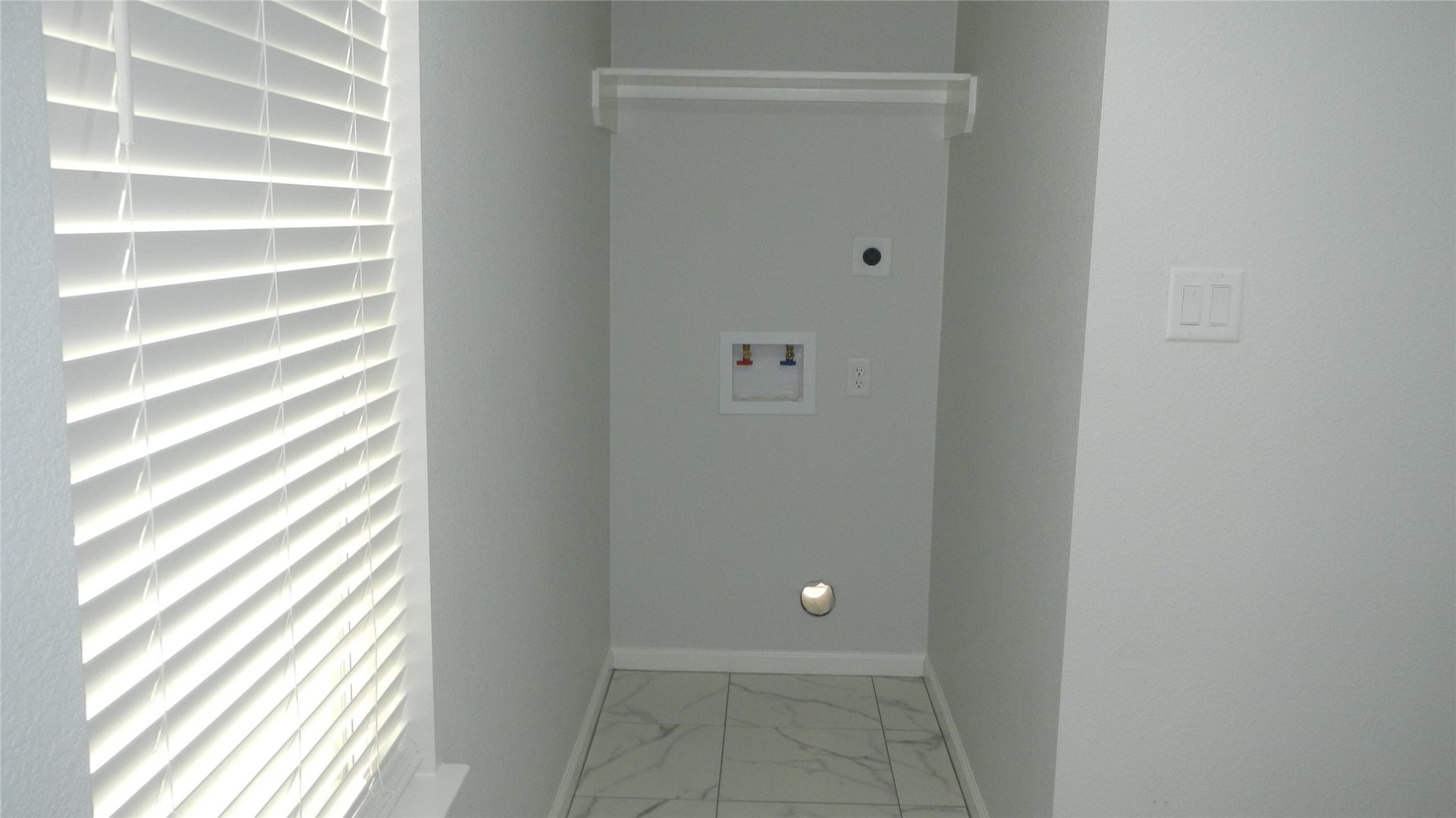 510 Alvin Street, Pasadena, TX 77506 Convenient utility room
