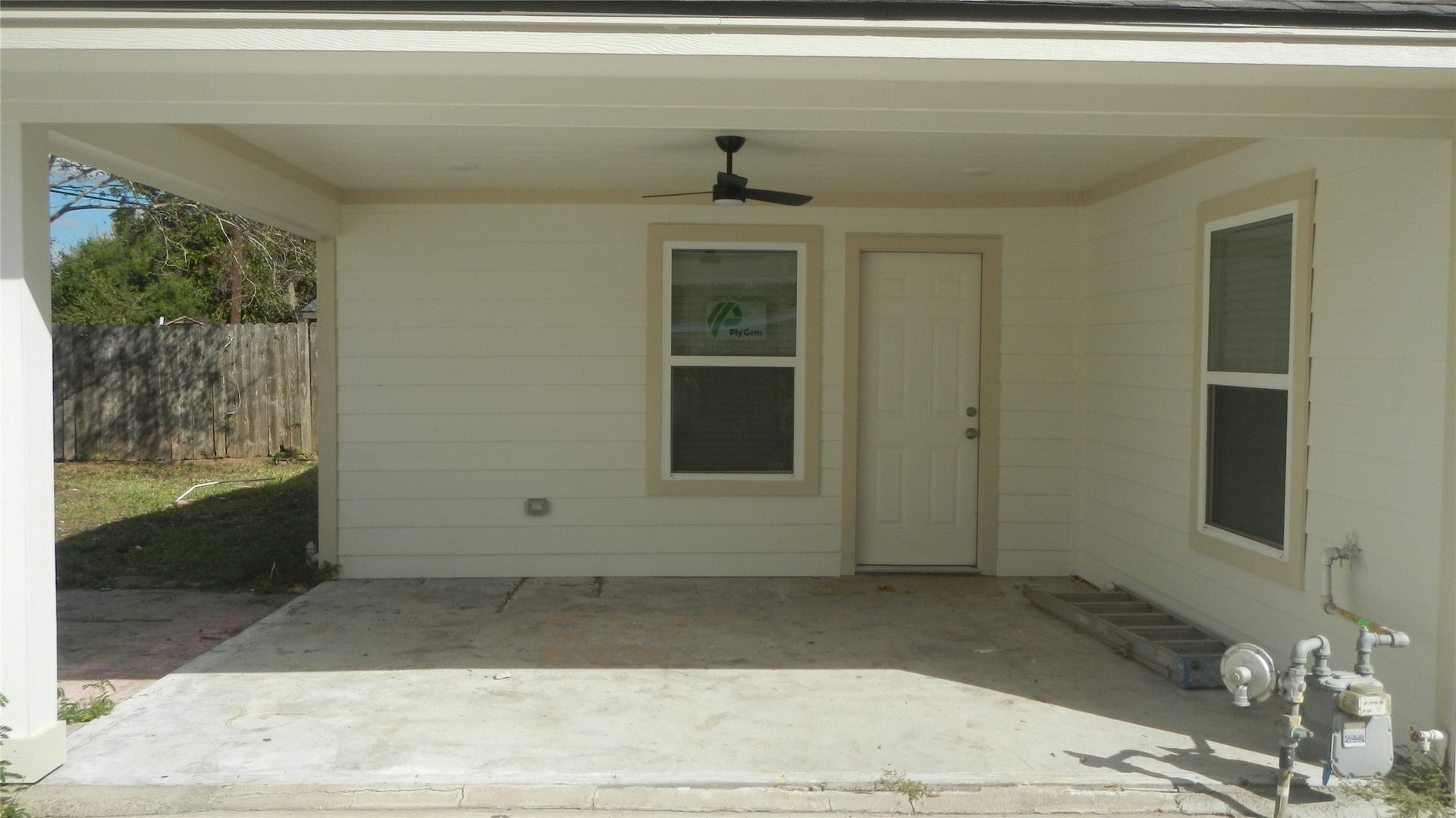 510 Alvin Street, Pasadena, TX 77506 Covered patio with ceiling fan