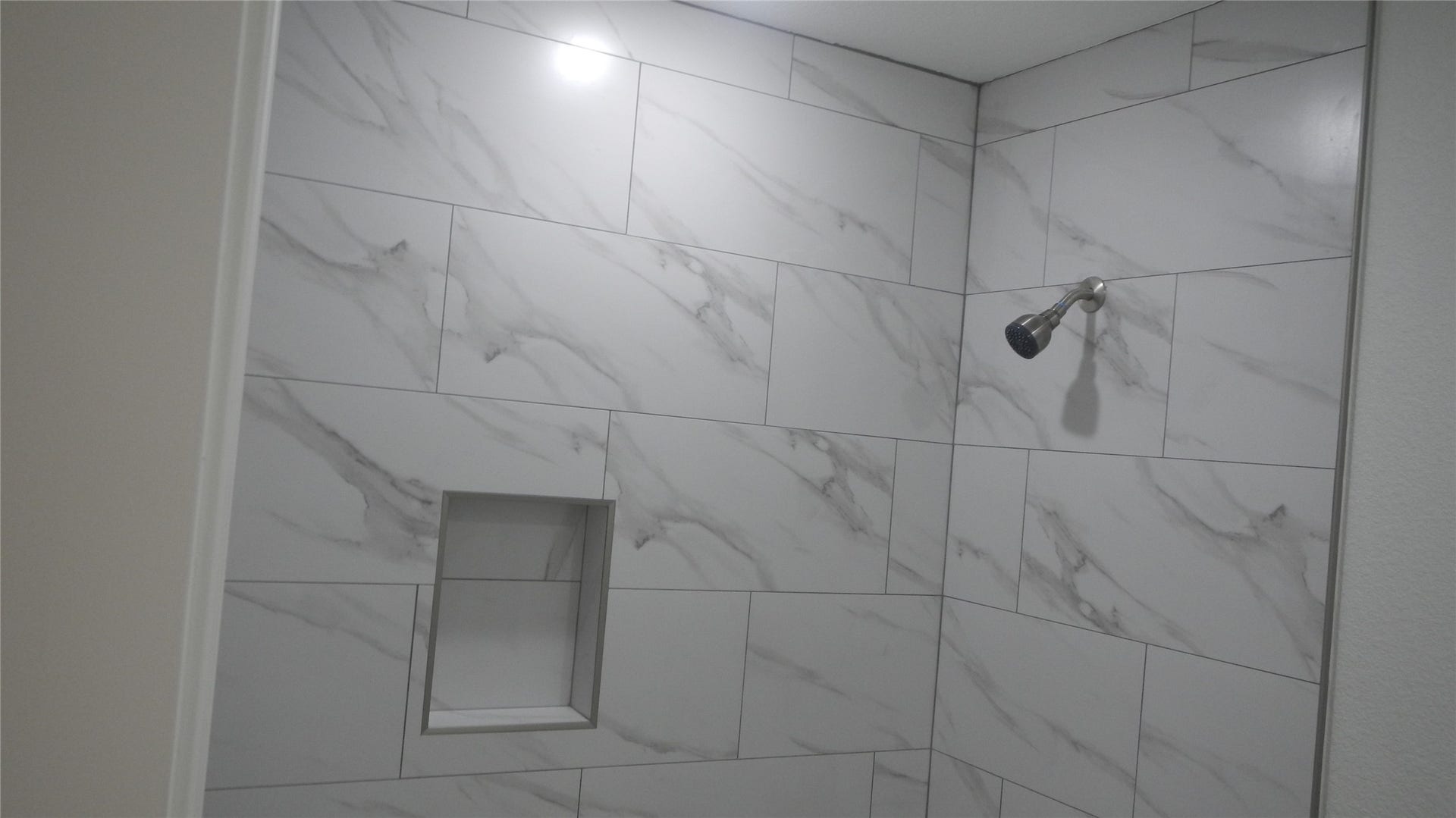 510 Alvin Street, Pasadena, TX 77506 Elegant bathroom fixtures