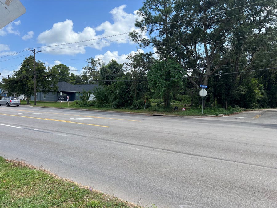 Property photo for 701 E Brazos Avenue, West Columbia, TX