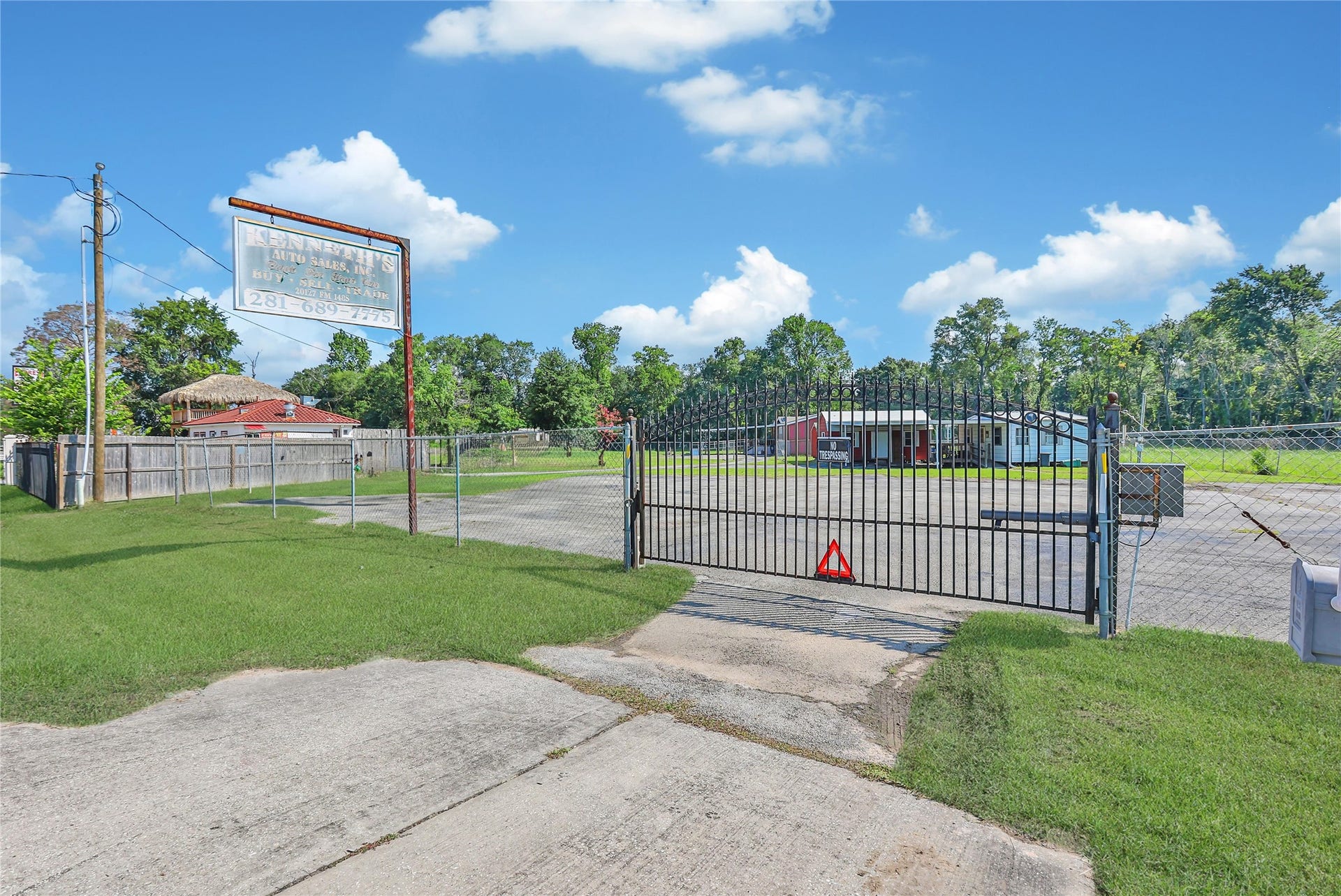 Kenneth's Auto Sales Has Been in this Location for Over 30 Years!!