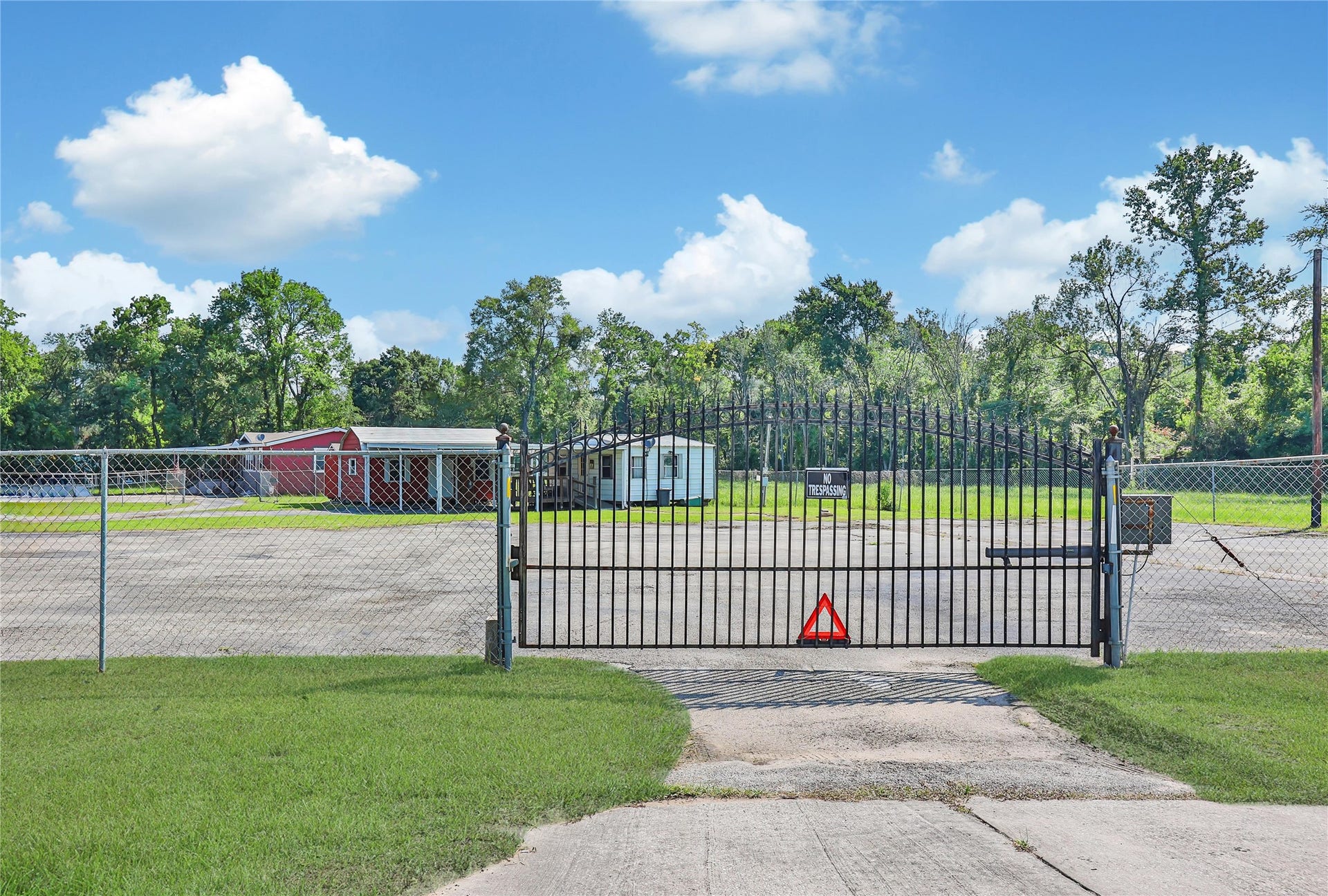 Gated Entrance with Auto Driveway Gate