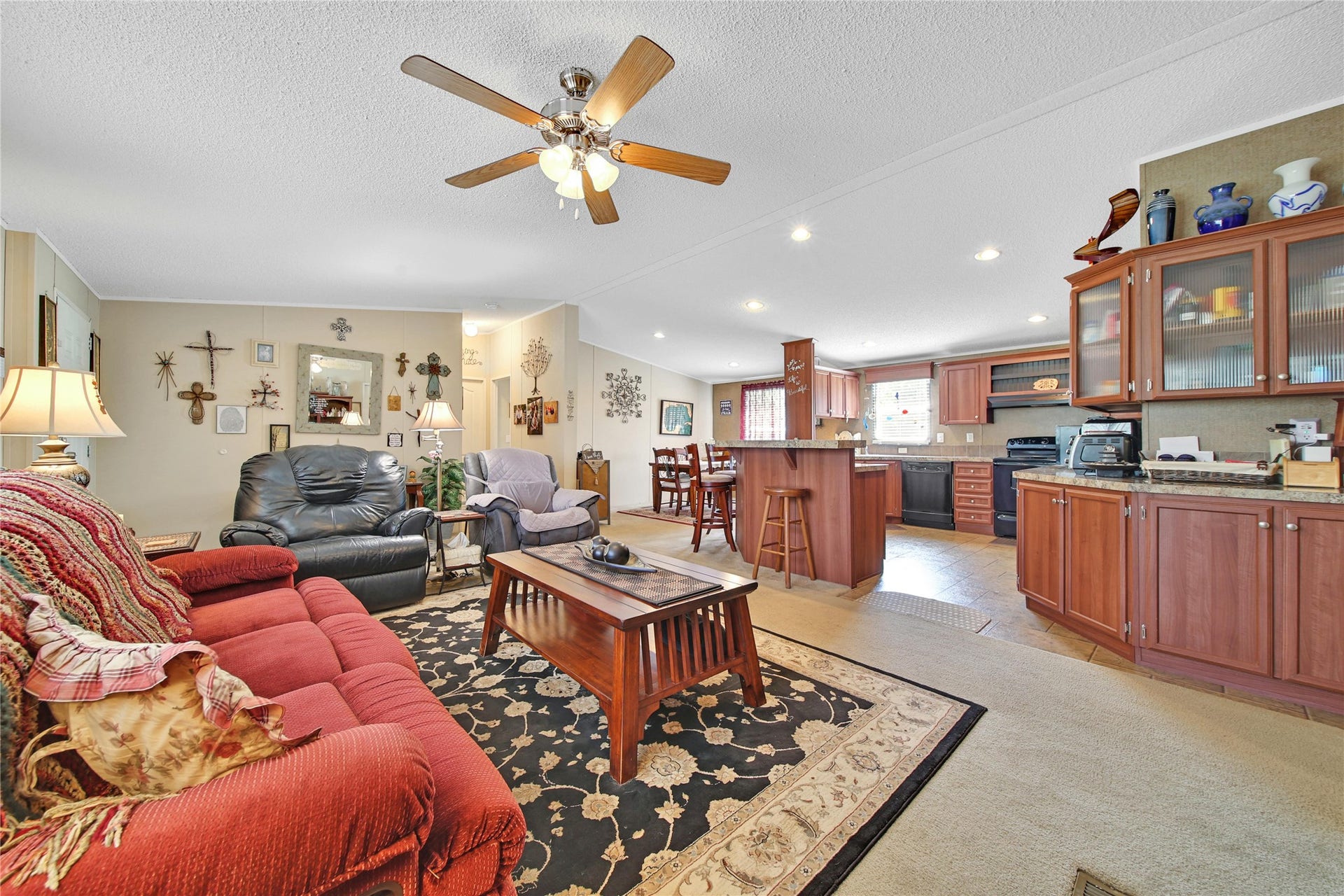 Great Open Concept Living & Dining