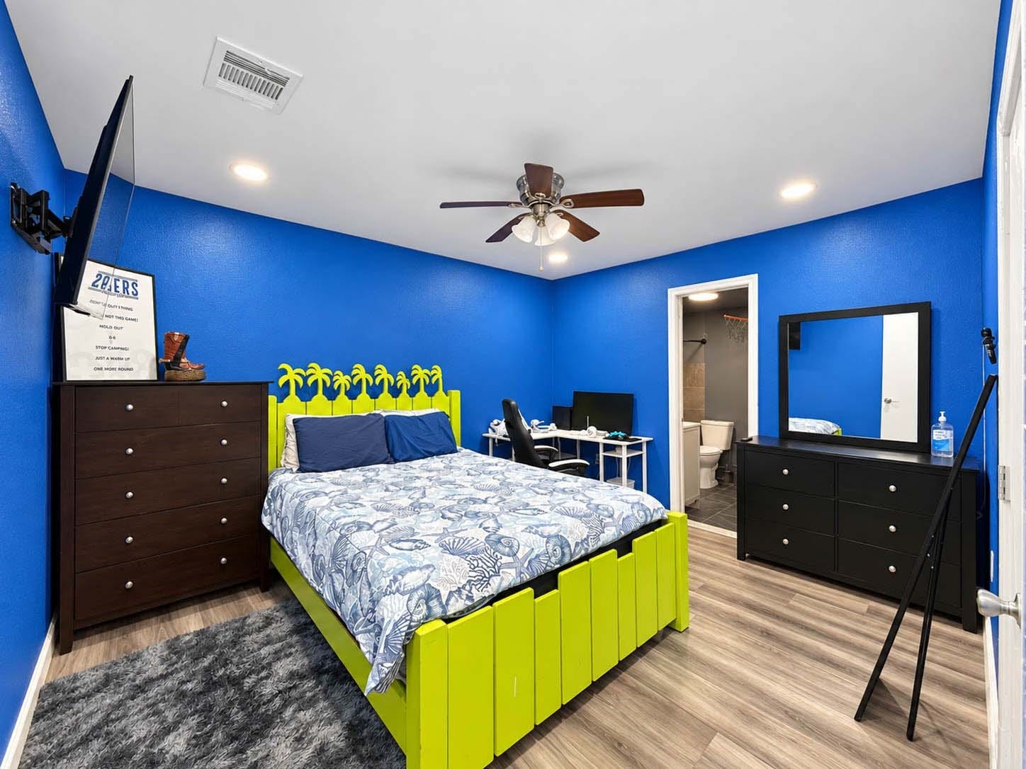 6737 E Bayou Drive, Hitchcock, TX 77563 6737 E Bayou Drive, Hitchcock, TX 77563