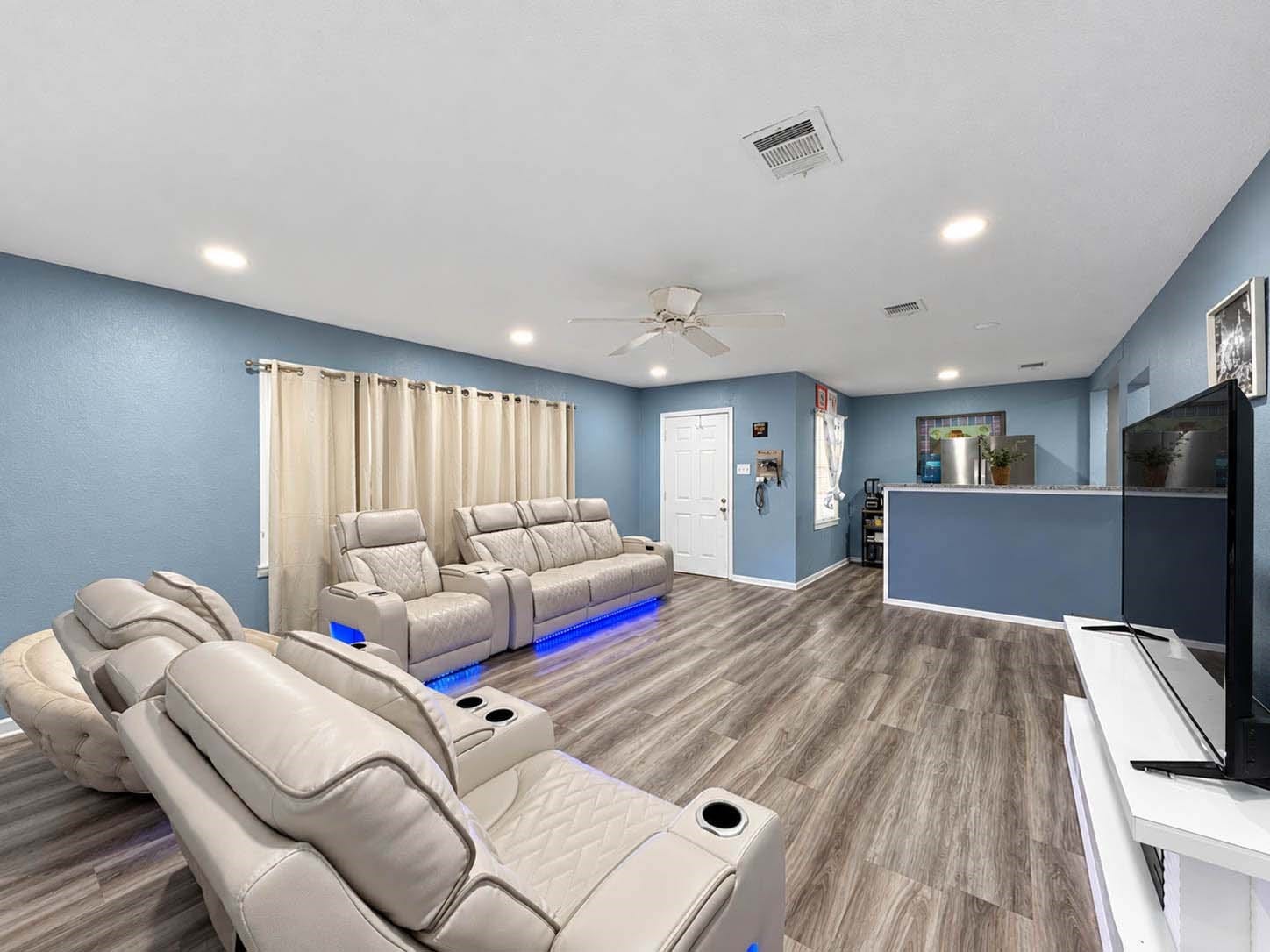 6737 E Bayou Drive, Hitchcock, TX 77563 6737 E Bayou Drive, Hitchcock, TX 77563