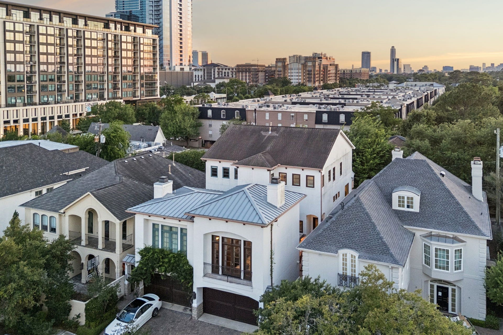 Ideally positioned near River Oaks Shopping Center, premier dining, shopping, and everyday conveniences, this location places Houston's best amenities just moments away.