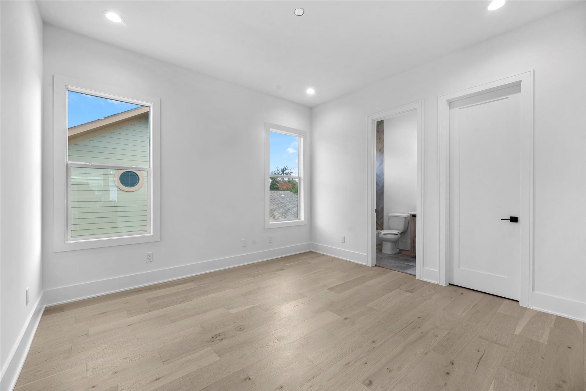 963 W 41st Street, Houston, TX 77018 963 W 41st Street, Houston, TX 77018