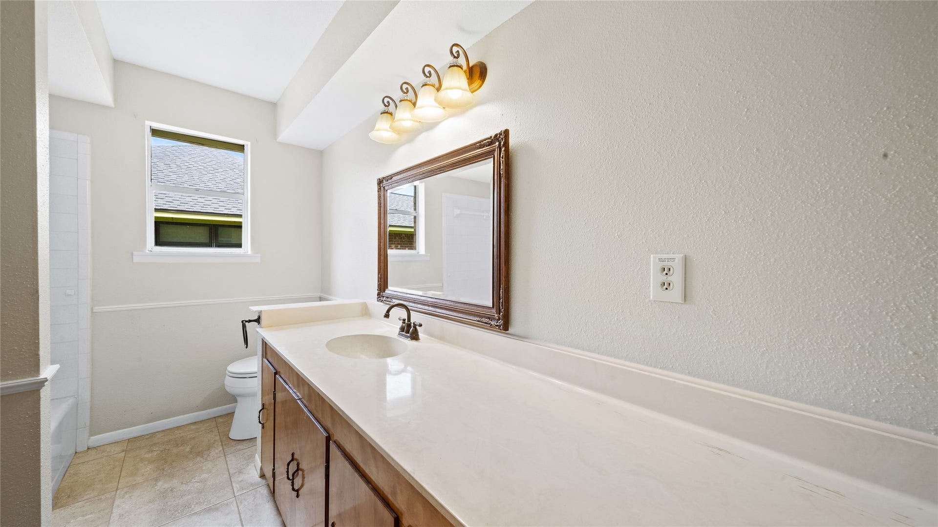 412 Daffodil Street, Lake Jackson, TX 77566 412 Daffodil Street, Lake Jackson, TX 77566