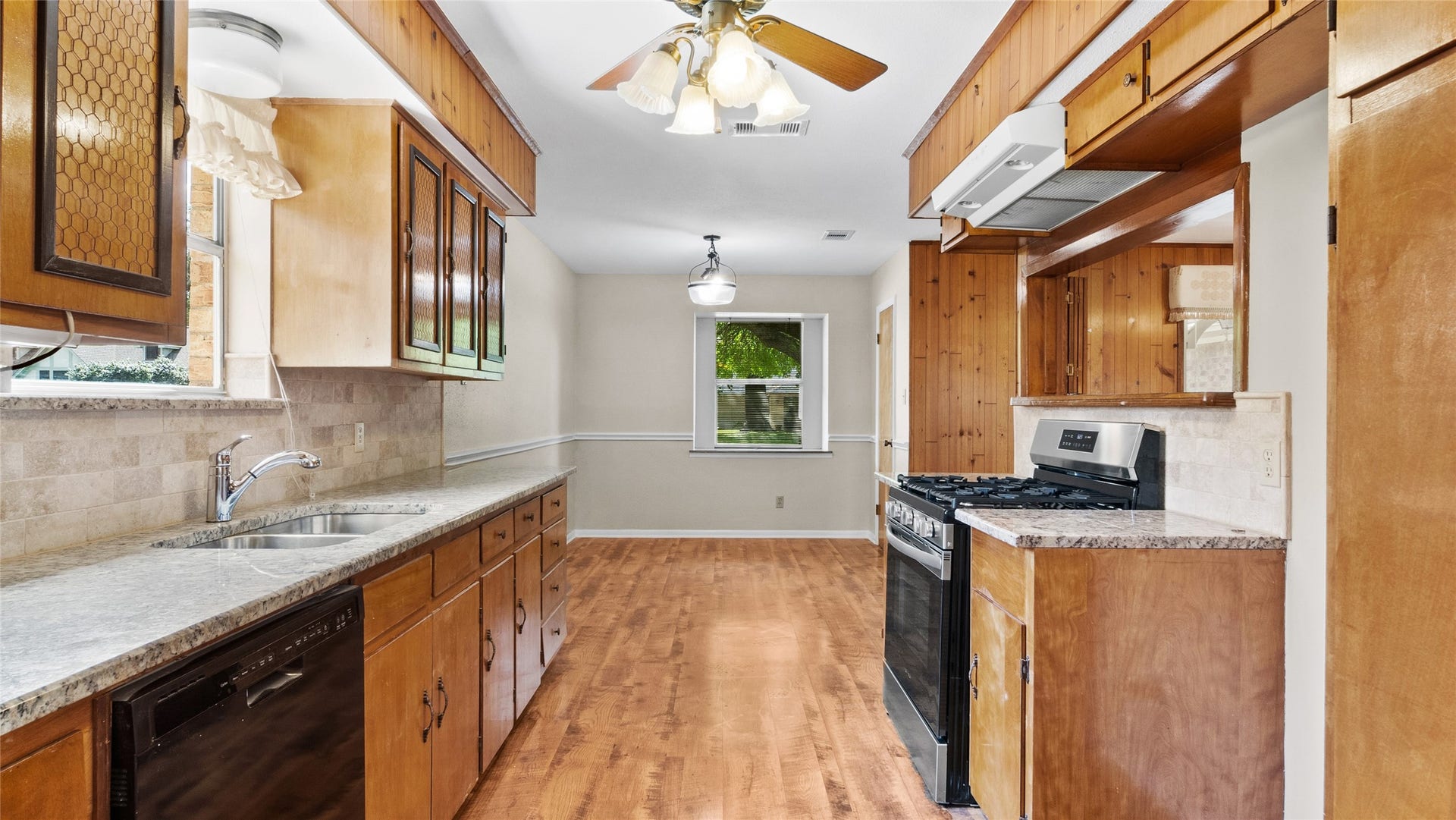 412 Daffodil Street, Lake Jackson, TX 77566 412 Daffodil Street, Lake Jackson, TX 77566