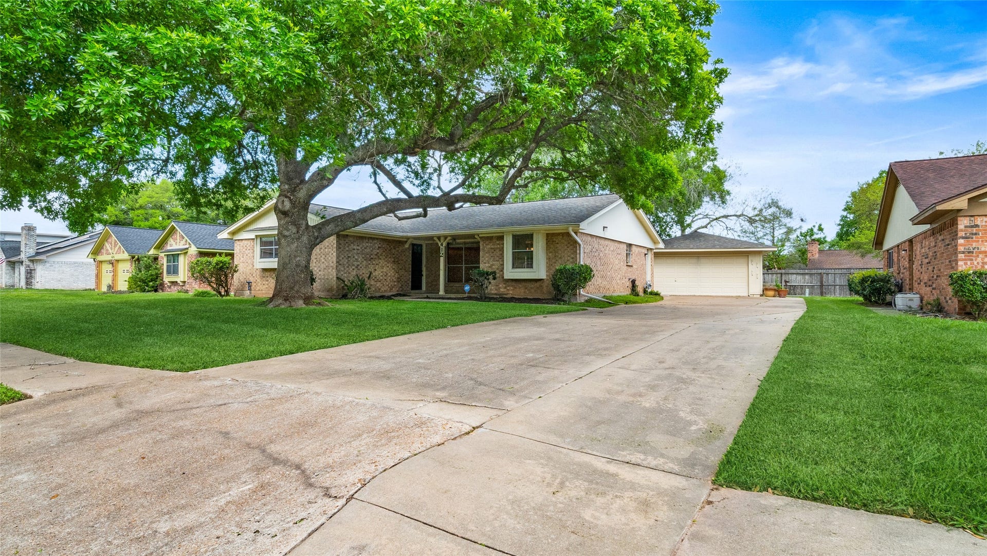 412 Daffodil Street, Lake Jackson, TX 77566 412 Daffodil Street, Lake Jackson, TX 77566