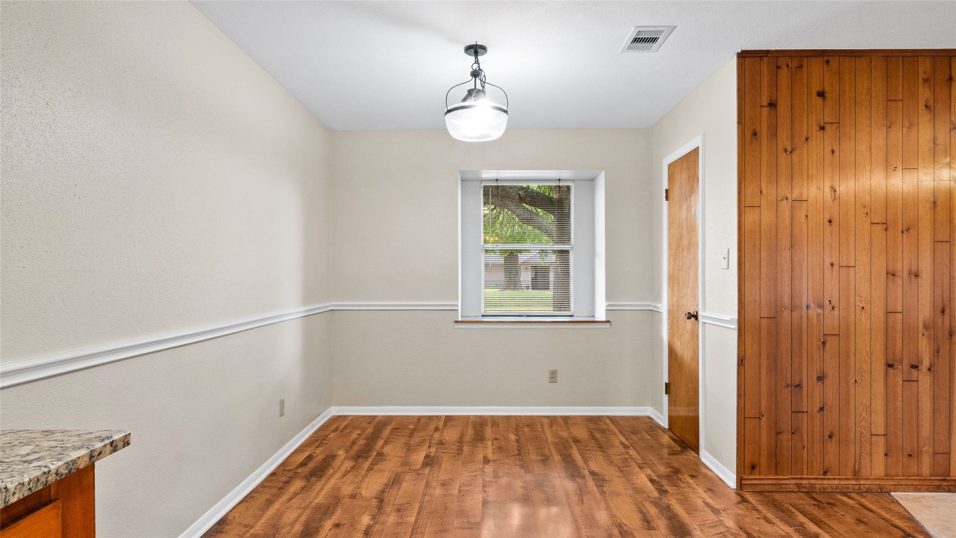 412 Daffodil Street, Lake Jackson, TX 77566 412 Daffodil Street, Lake Jackson, TX 77566