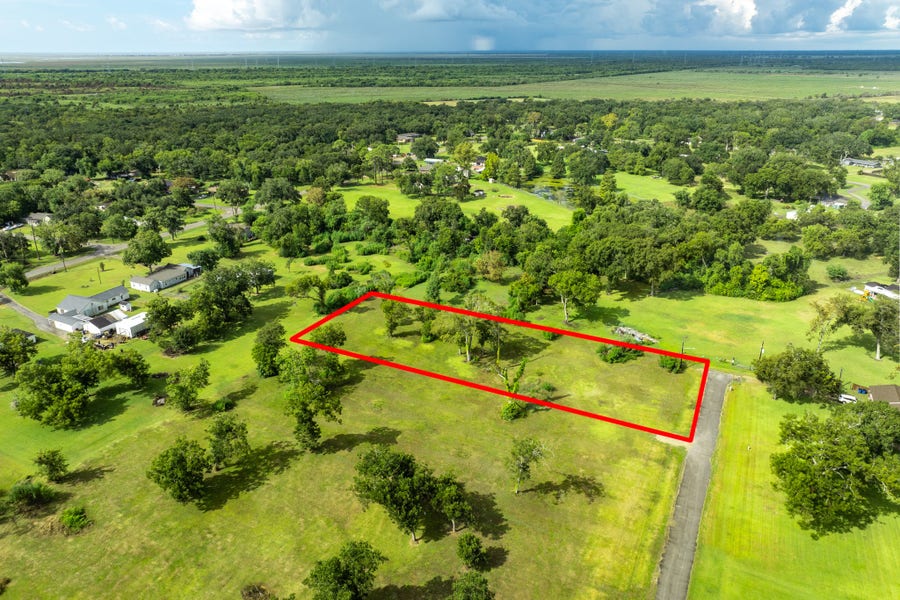 Property photo for 333 Harrison Lane, Jones Creek, TX
