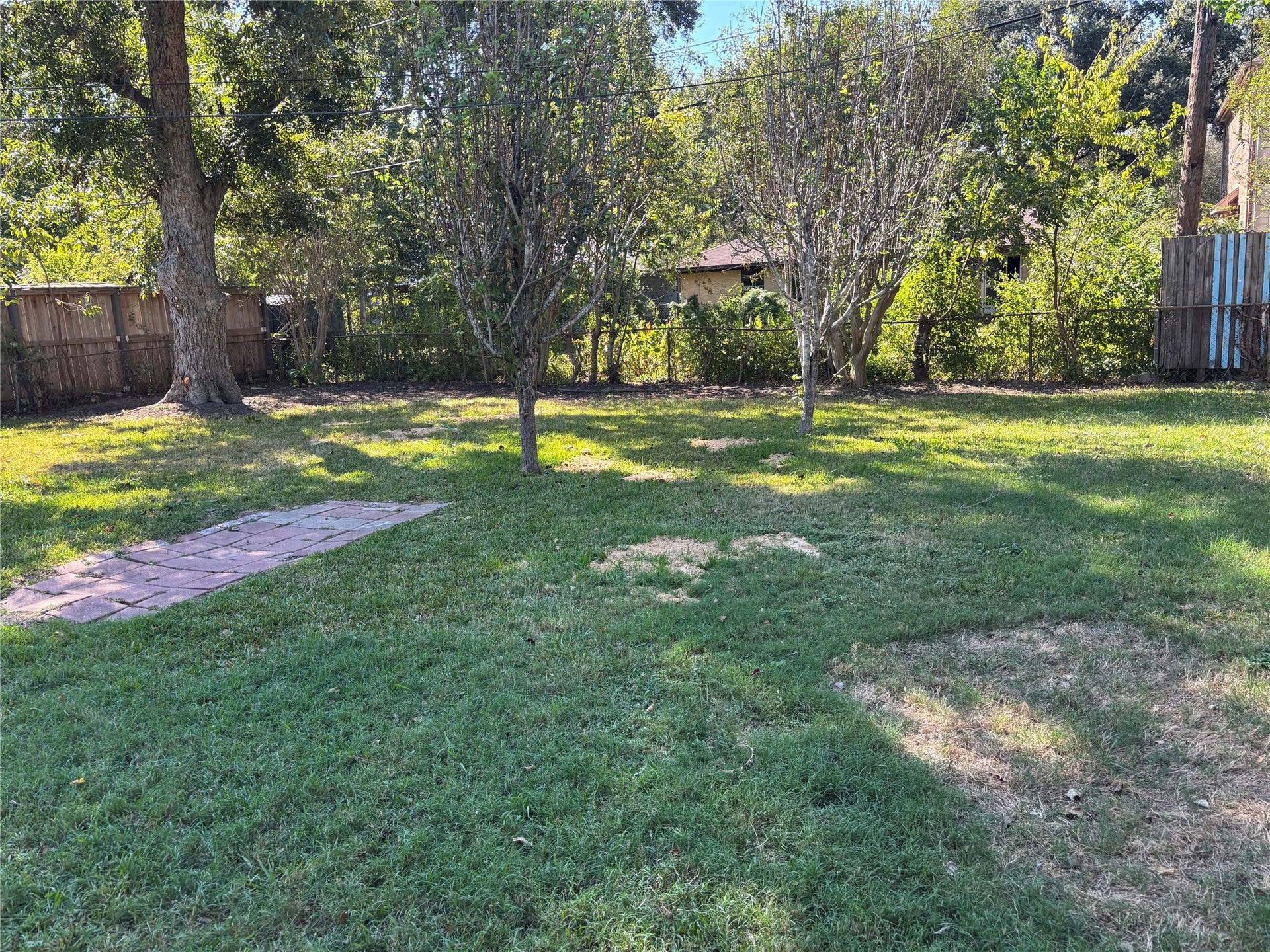 10306 Oboe Drive, Houston, TX 77025 Big back yard