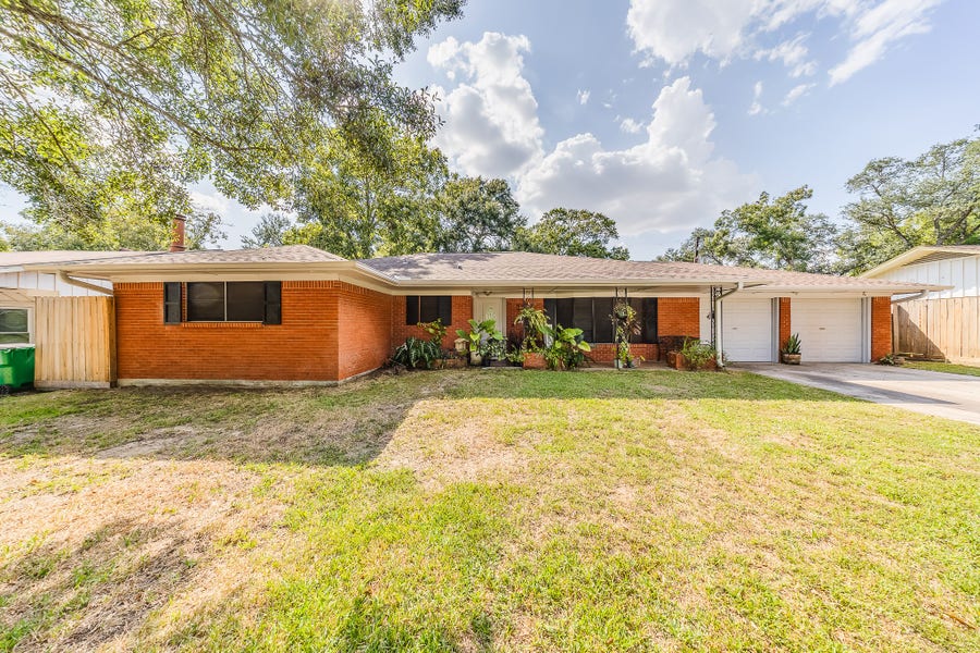 Property photo for 1900 Clayton Drive, Baytown, TX