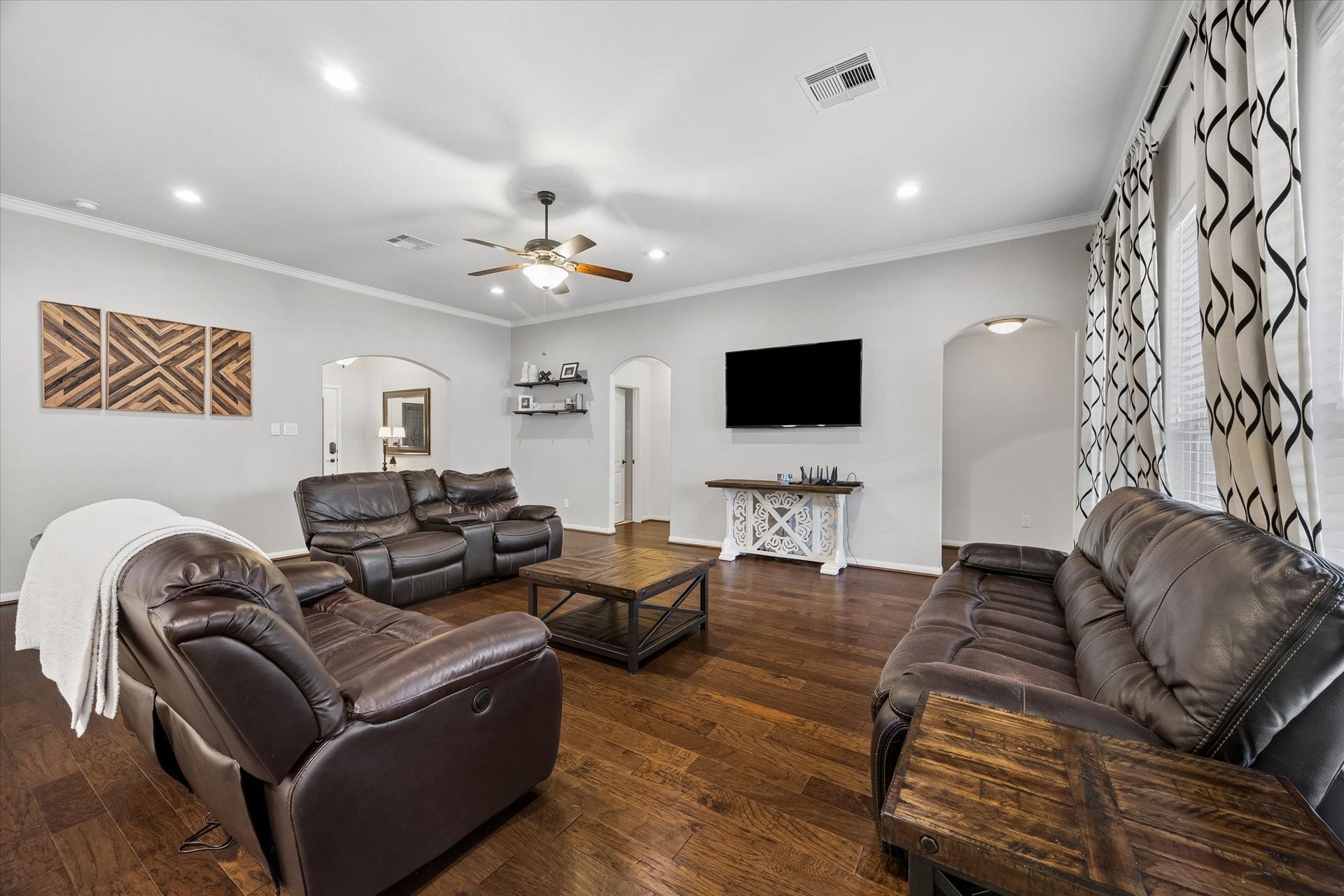 2005 Clatt Way, Conroe, TX 77301 2005 Clatt Way, Conroe, TX 77301