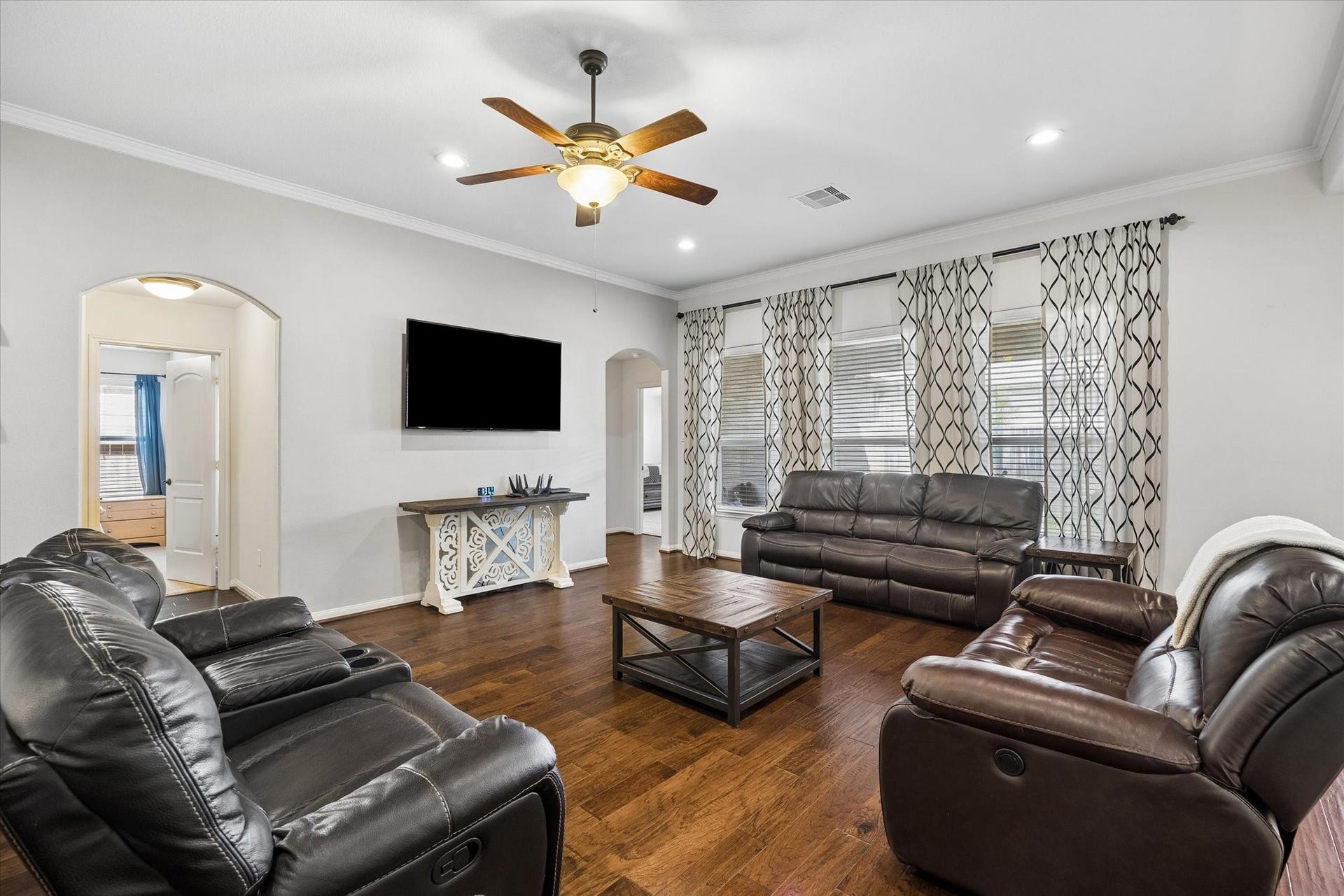 2005 Clatt Way, Conroe, TX 77301 2005 Clatt Way, Conroe, TX 77301