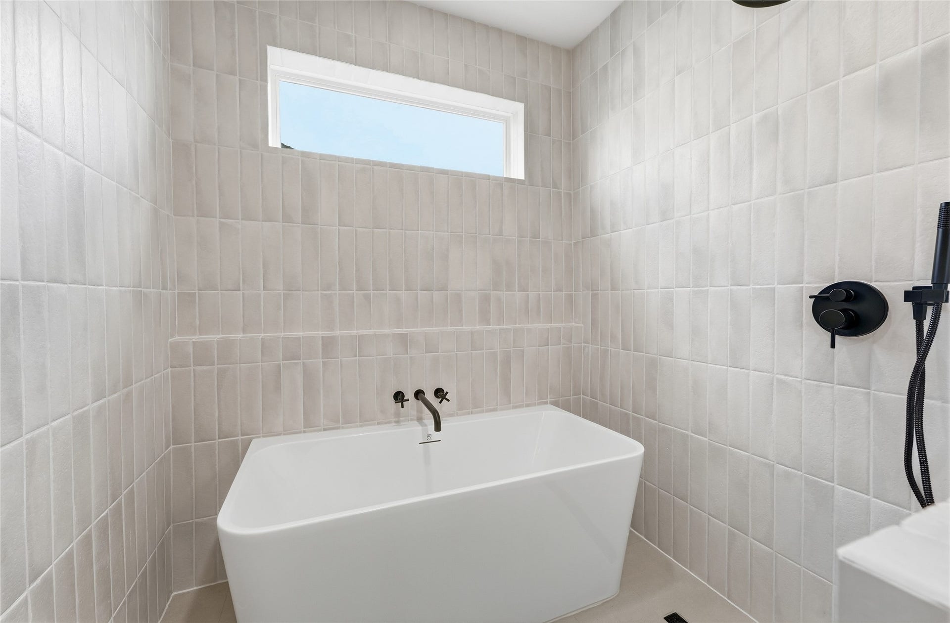 2953 Delafield Street, Houston, TX 77023 Primary Bathroom