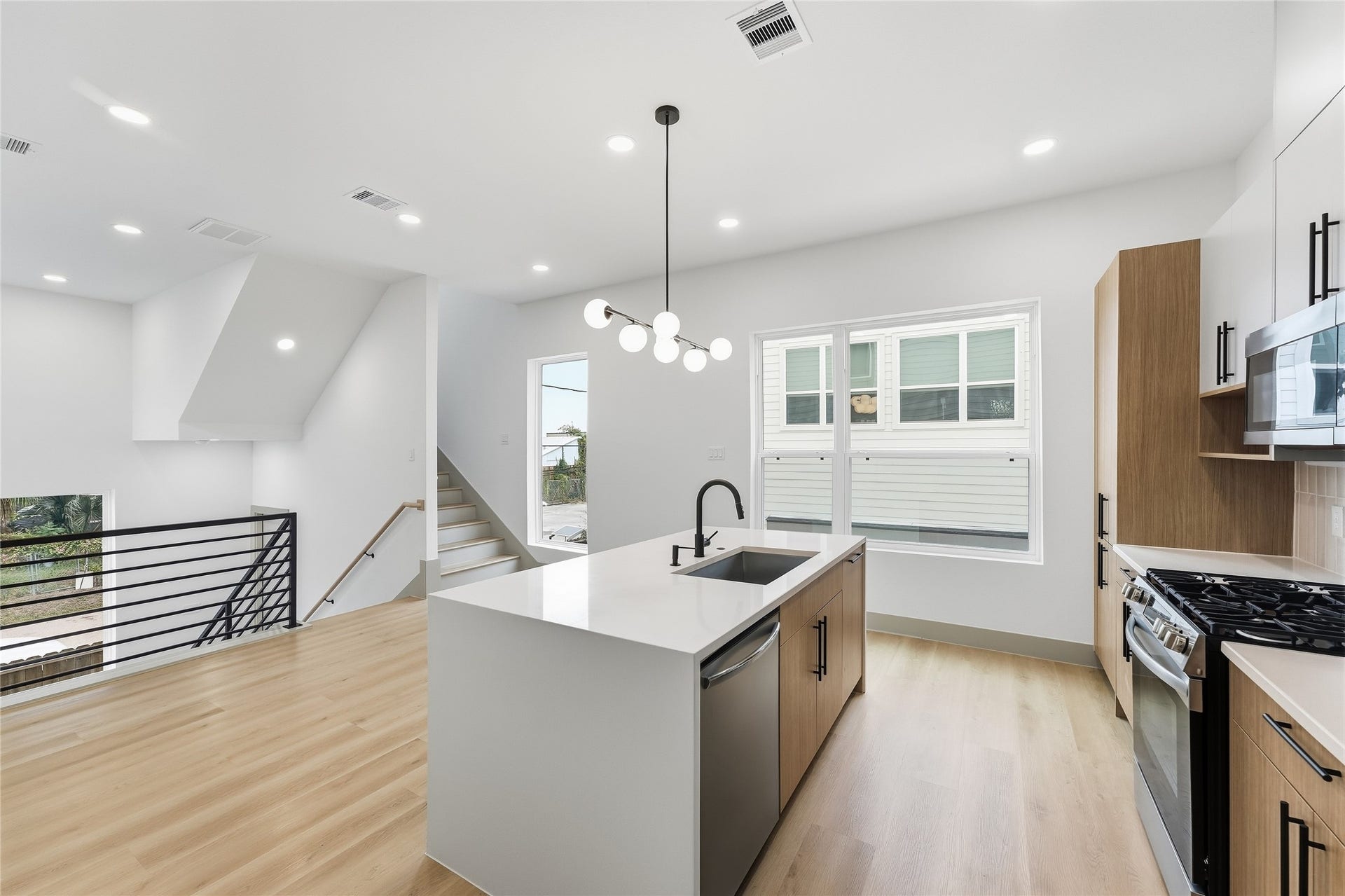 2953 Delafield Street, Houston, TX 77023 Kitchen and Dining
