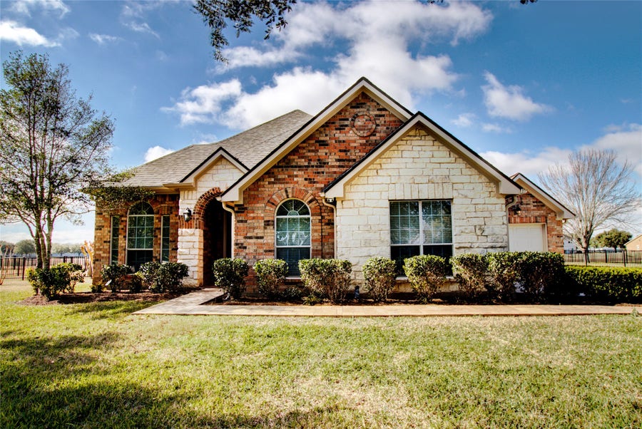 Property photo for 3327 River Bend Drive, Rosenberg, TX