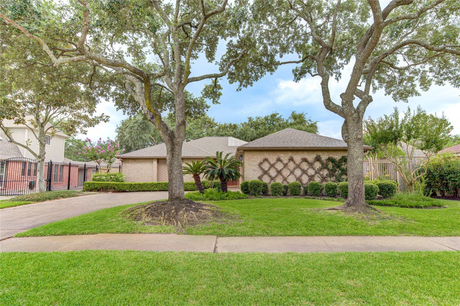 Property photo for 12307 Rocky Knoll Drive, Houston, TX